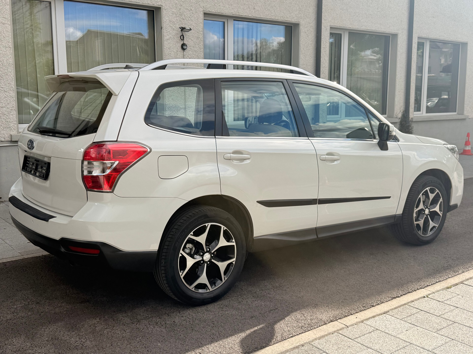SUBARU Forester 2.0XT Luxury Lineartronic-image-2