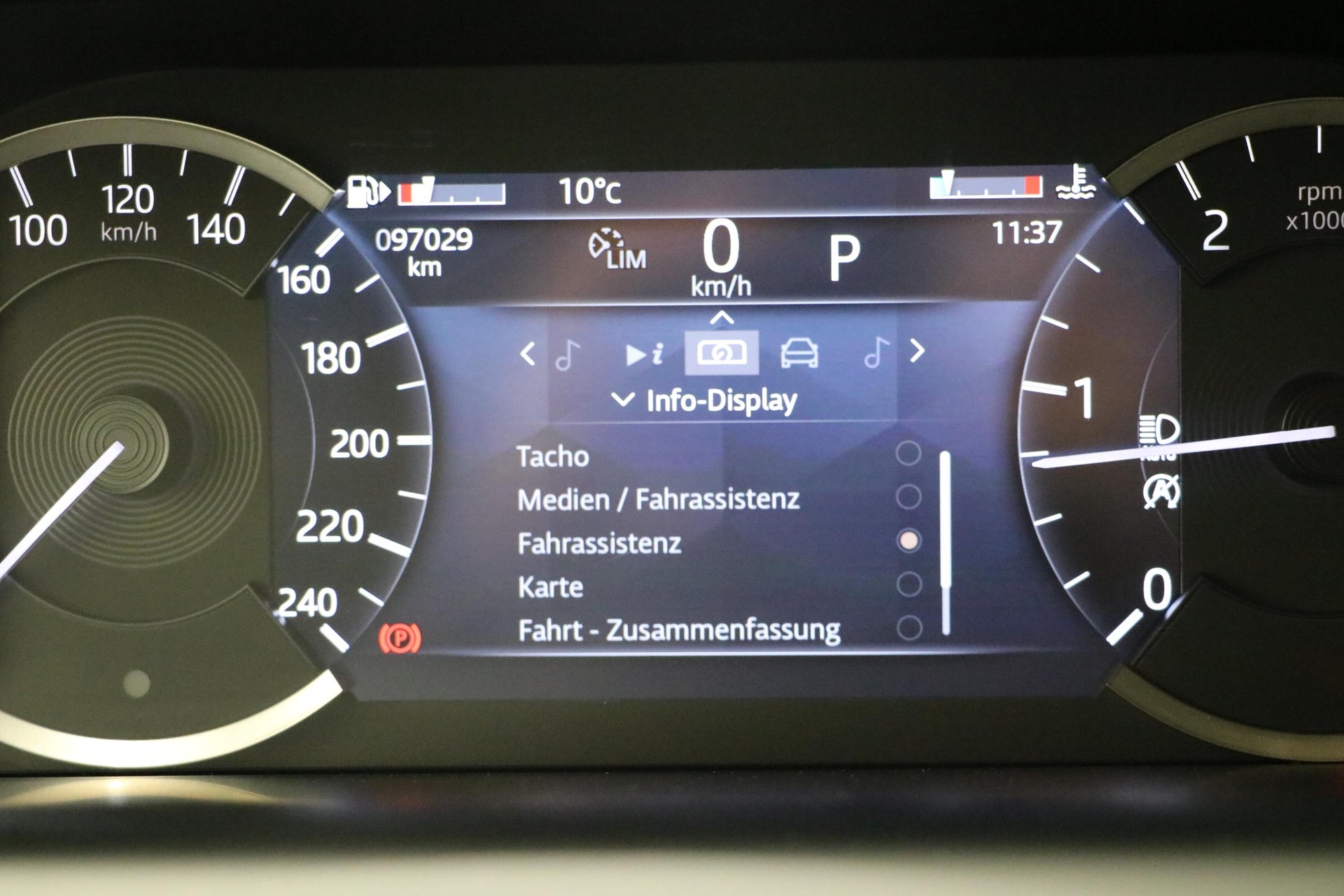LAND ROVER Discovery Sport 2.0 SD4 200 SE-image-13