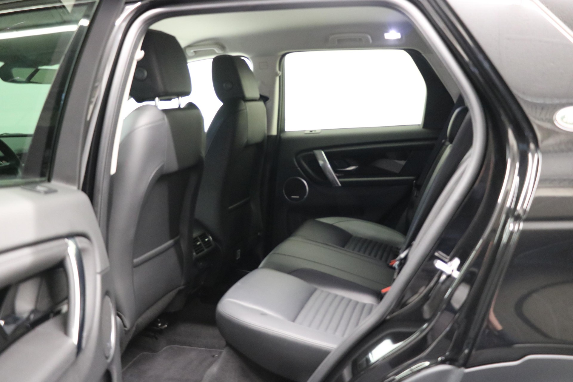 LAND ROVER Discovery Sport 2.0 SD4 200 SE-image-8