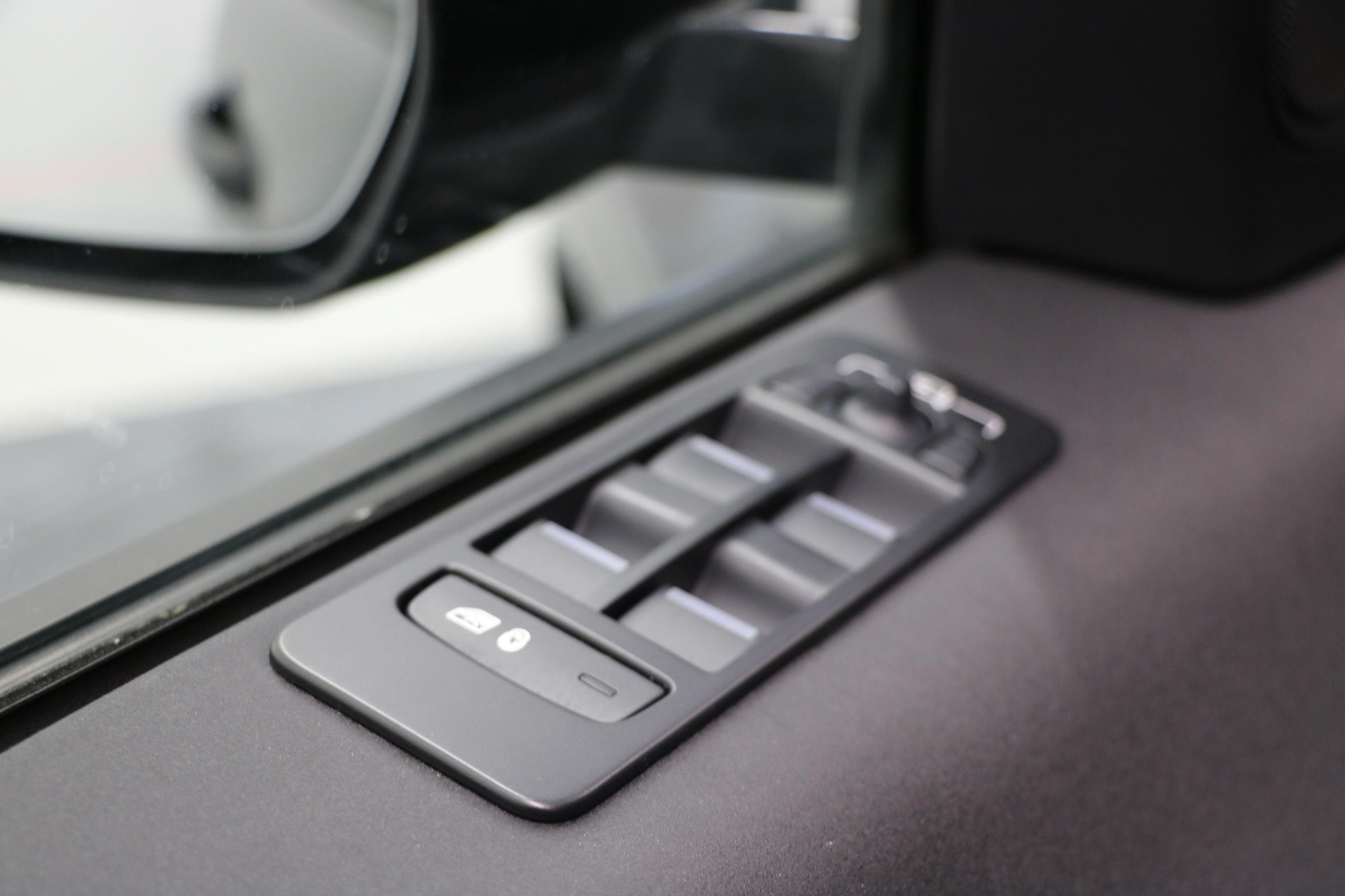 LAND ROVER Discovery Sport 2.0 SD4 200 SE-image-21