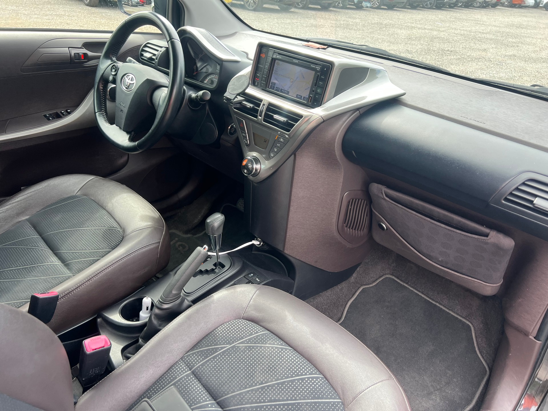 TOYOTA iQ2 1.0 VVT-i Multidrive-image-10