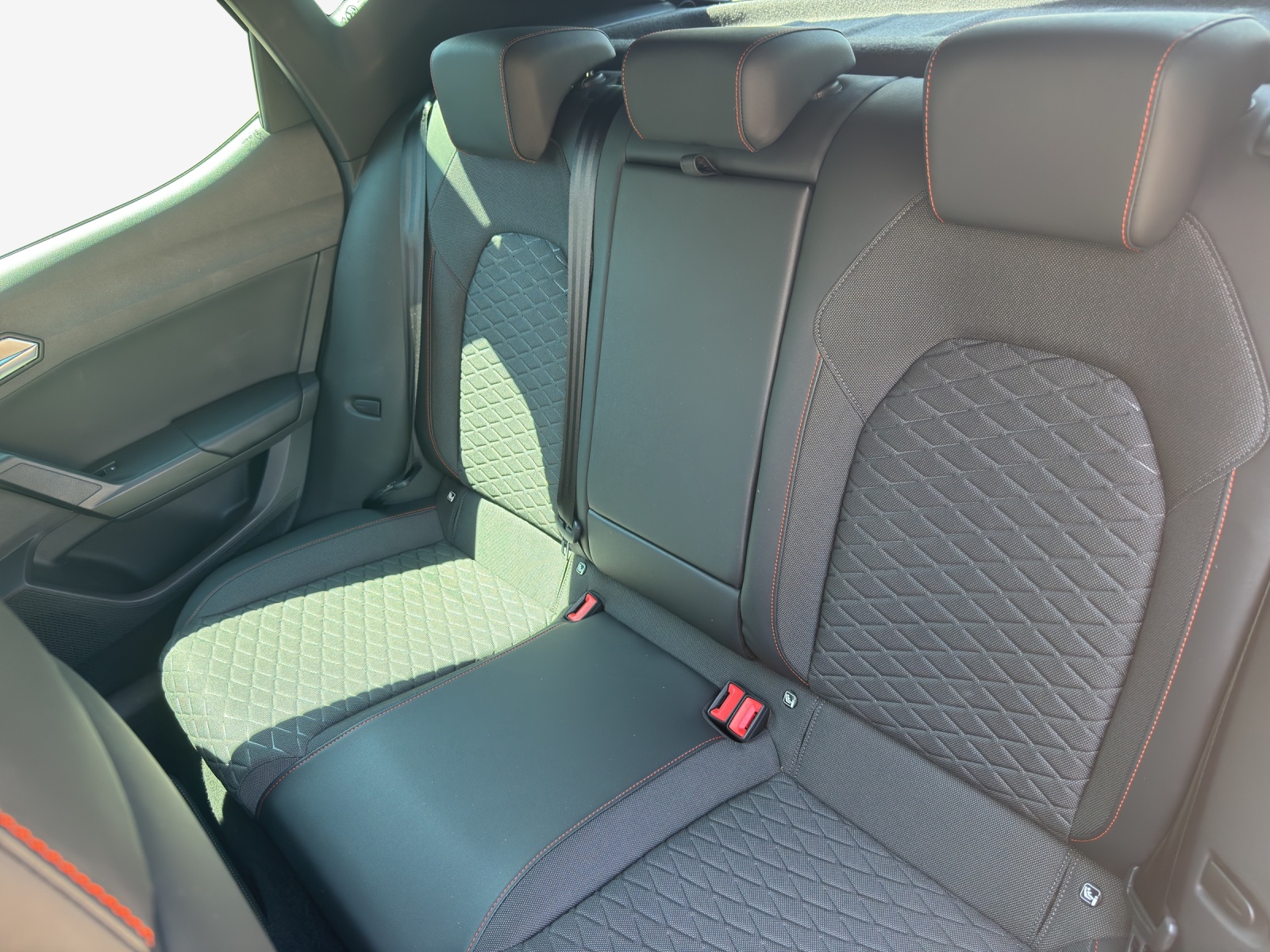SEAT Leon 1.5 eTSI mHEV DSG FR-image-11