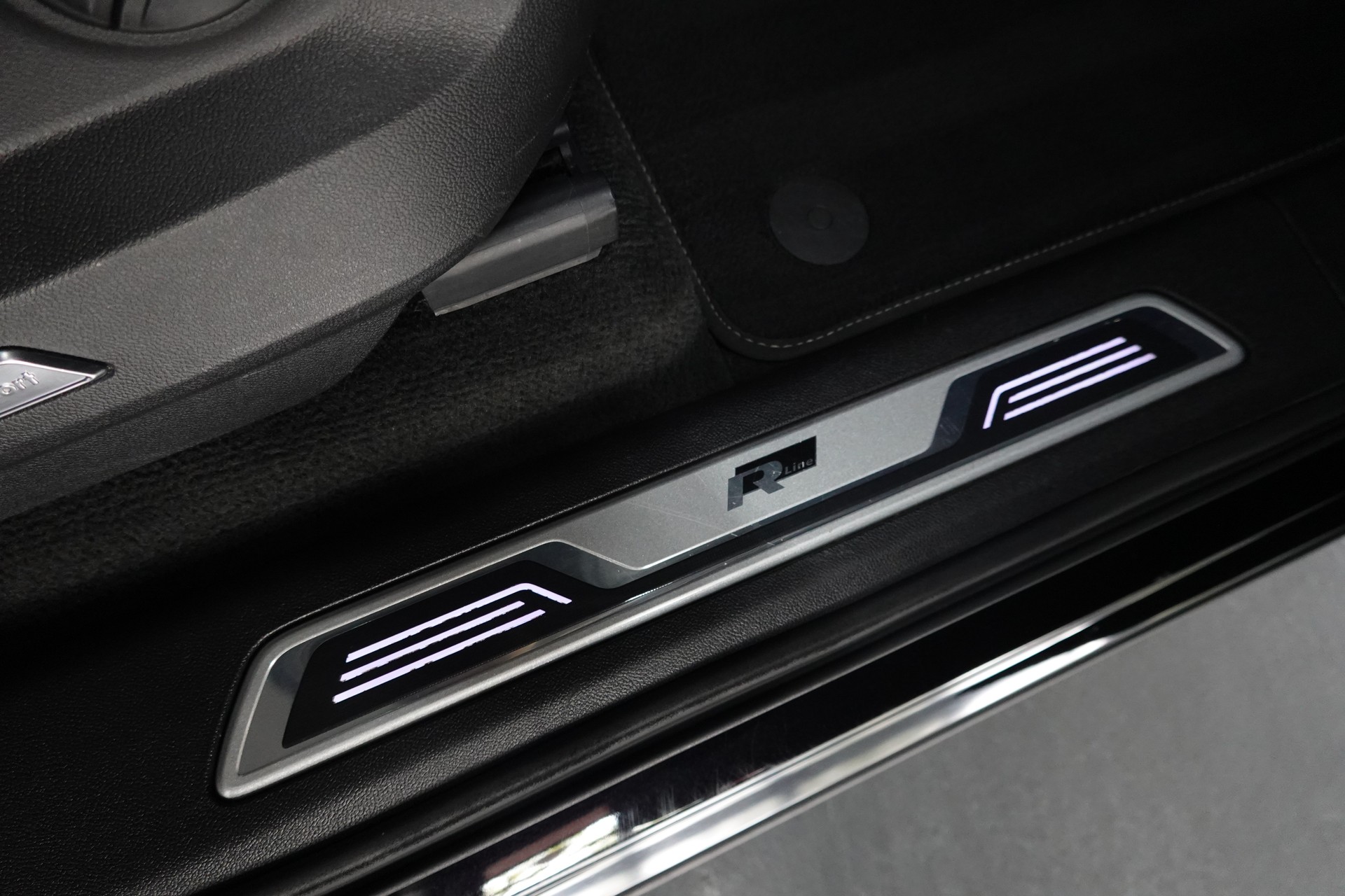 VW TOUAREG 3.0 TSI BLACK R-LINE TIPTRONIC CH-FZ ON TOP-image-51