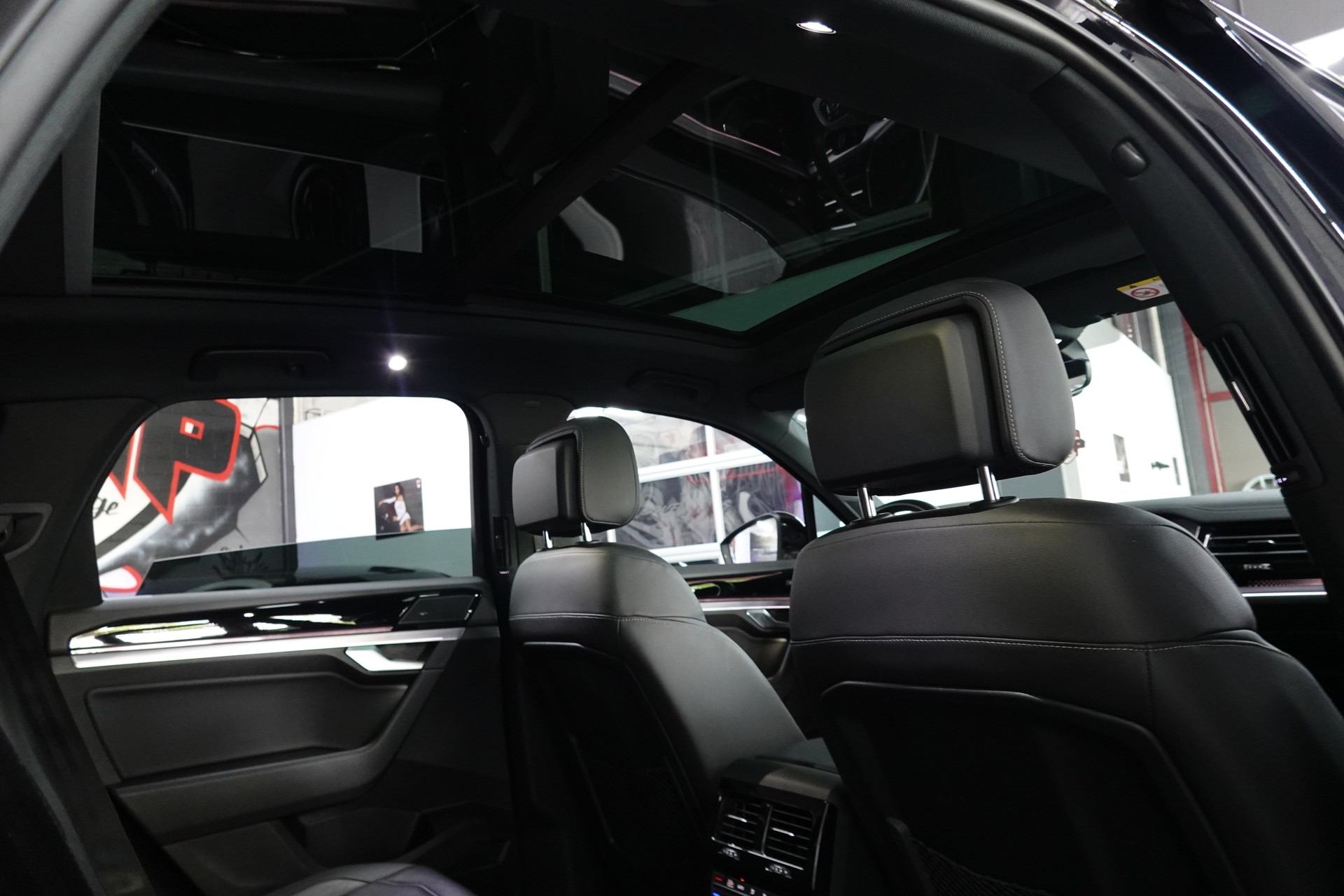 VW TOUAREG 3.0 TSI BLACK R-LINE TIPTRONIC CH-FZ ON TOP-image-45