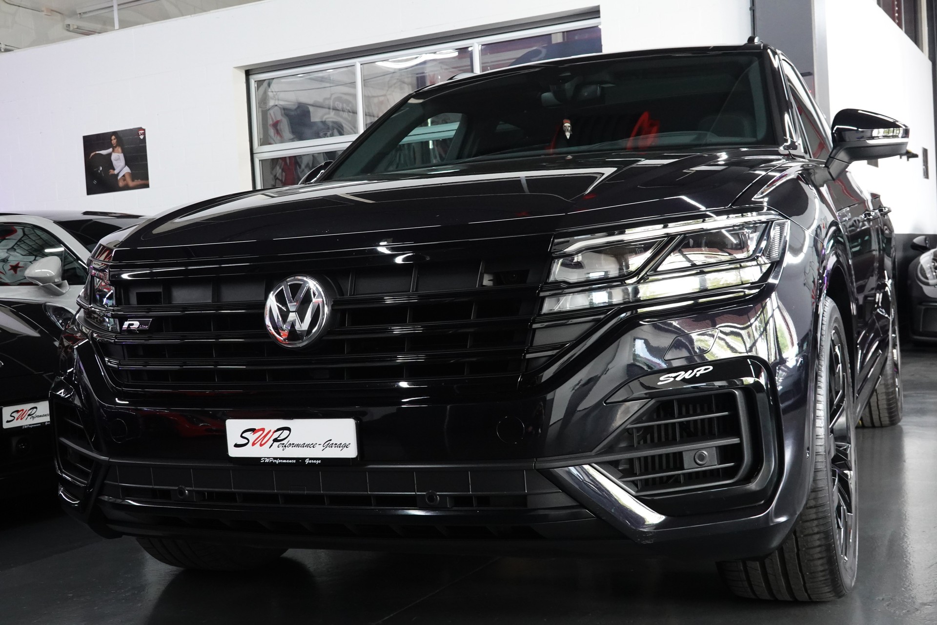 VW TOUAREG 3.0 TSI BLACK R-LINE TIPTRONIC CH-FZ ON TOP-showroom-element-3