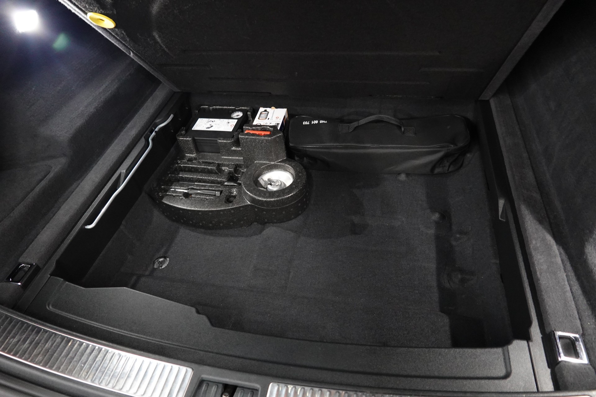 VW TOUAREG 3.0 TSI BLACK R-LINE TIPTRONIC CH-FZ ON TOP-image-42