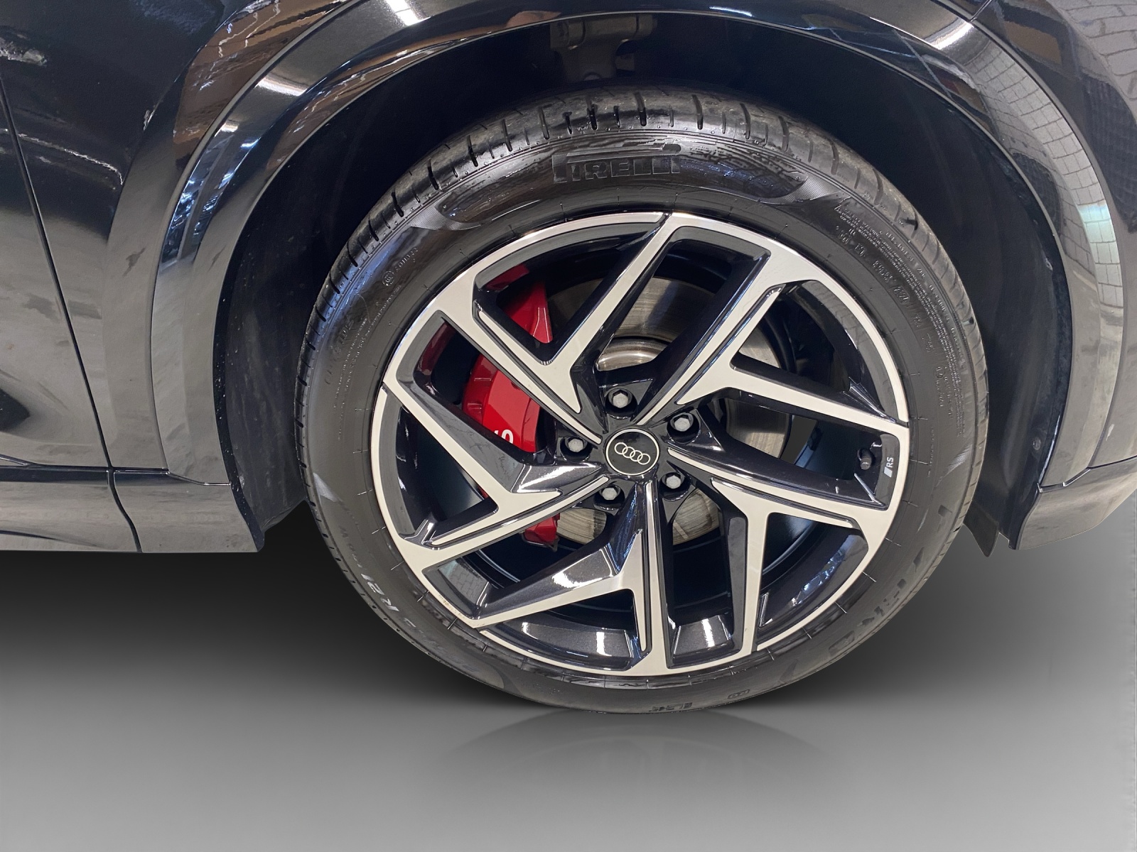 AUDI SQ6 e-tron quattro-image-16