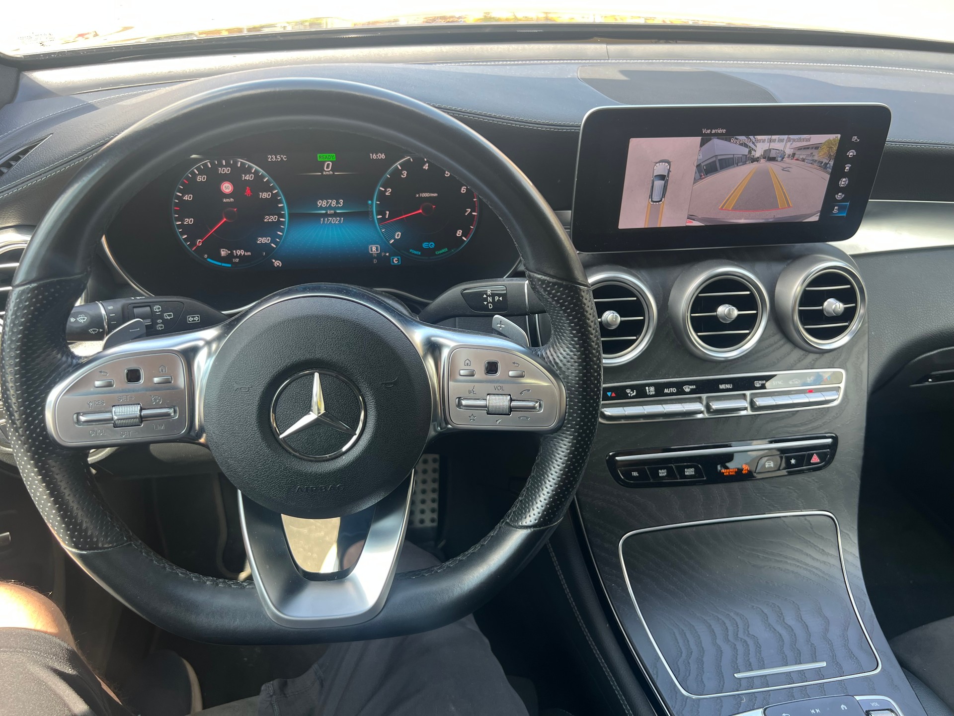 MERCEDES-BENZ GLC 200 AMG Line 4Matic 9G-Tronic-image-11