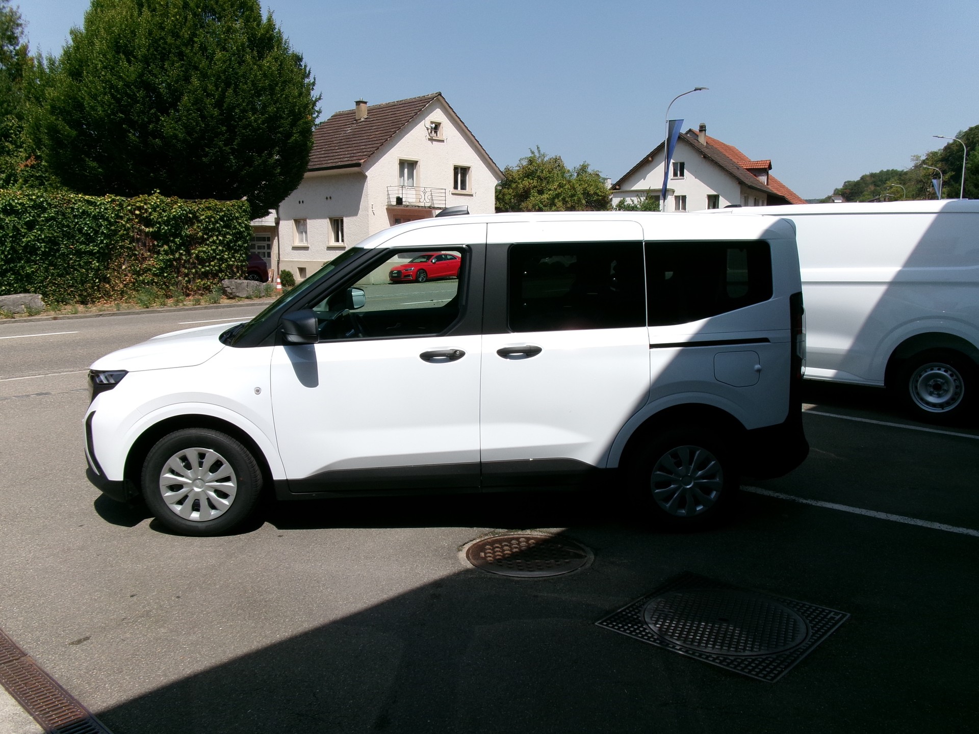 FORD Tourneo Courier 1.0 EcoBoost Trend Automat-showroom-element-2