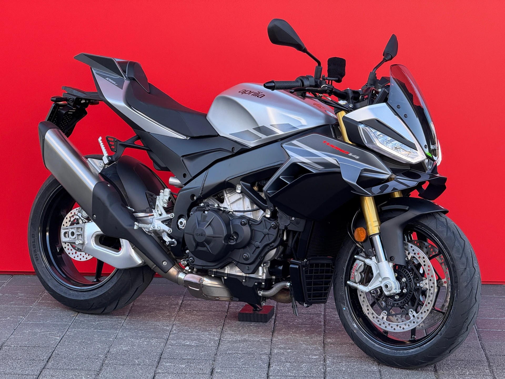 APRILIA Tuono V4 1100 E5+-showroom-element-1