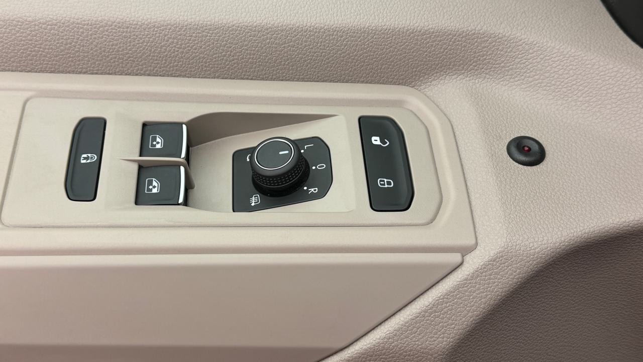 VW Multivan 1.5 eHybrid Style Lang DSG-image-8