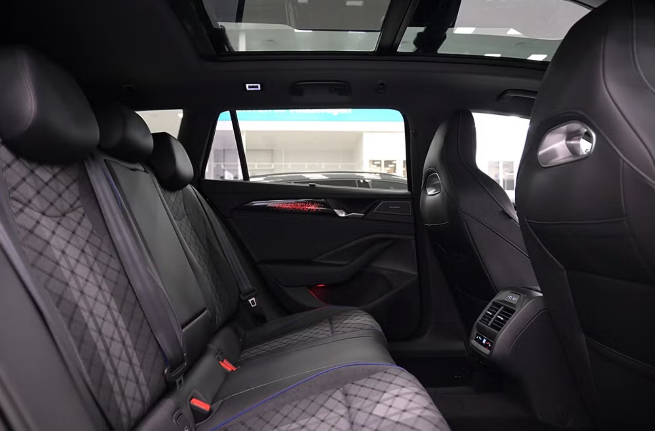 VW Passat Variant 2.0 TDI evo R-Line 4 Motion "Black Edition" DSG-image-15