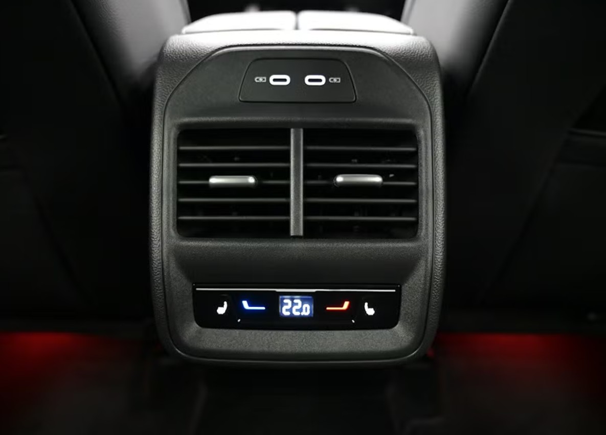 VW Passat Variant 2.0 TDI evo R-Line 4 Motion "Black Edition" DSG-image-17