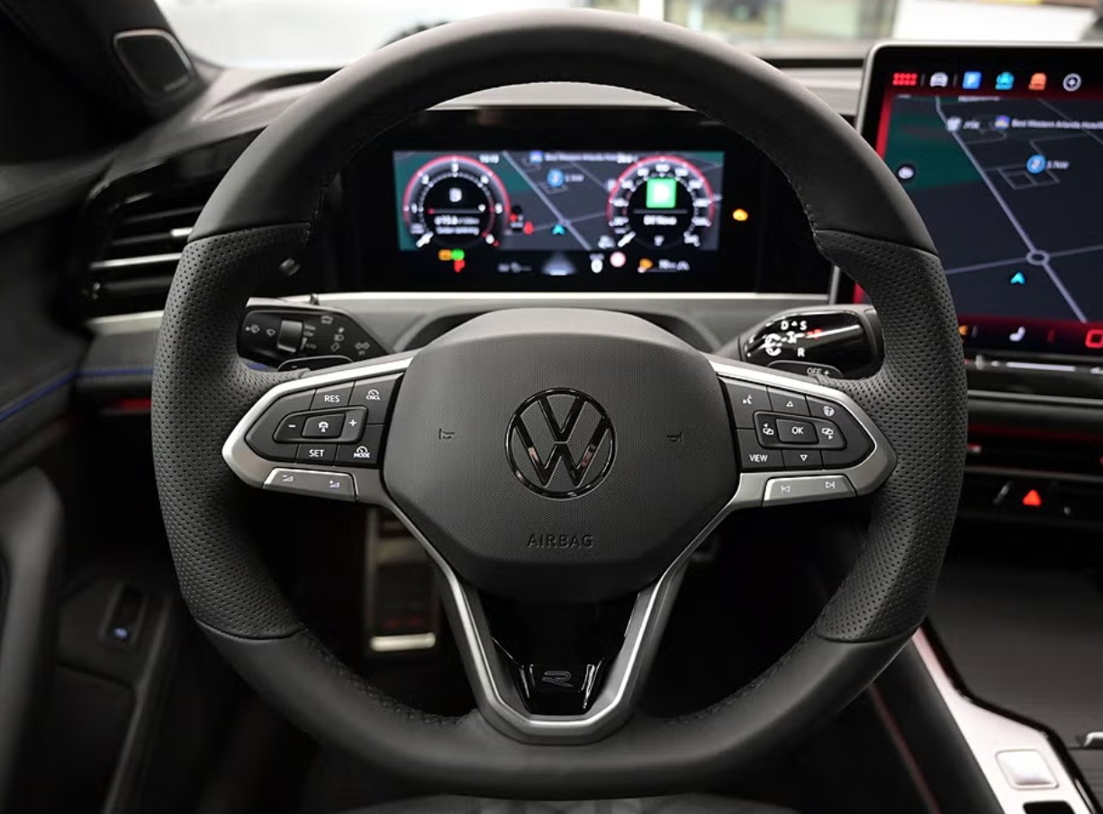 VW Passat Variant 2.0 TDI evo R-Line 4 Motion "Black Edition" DSG-image-8