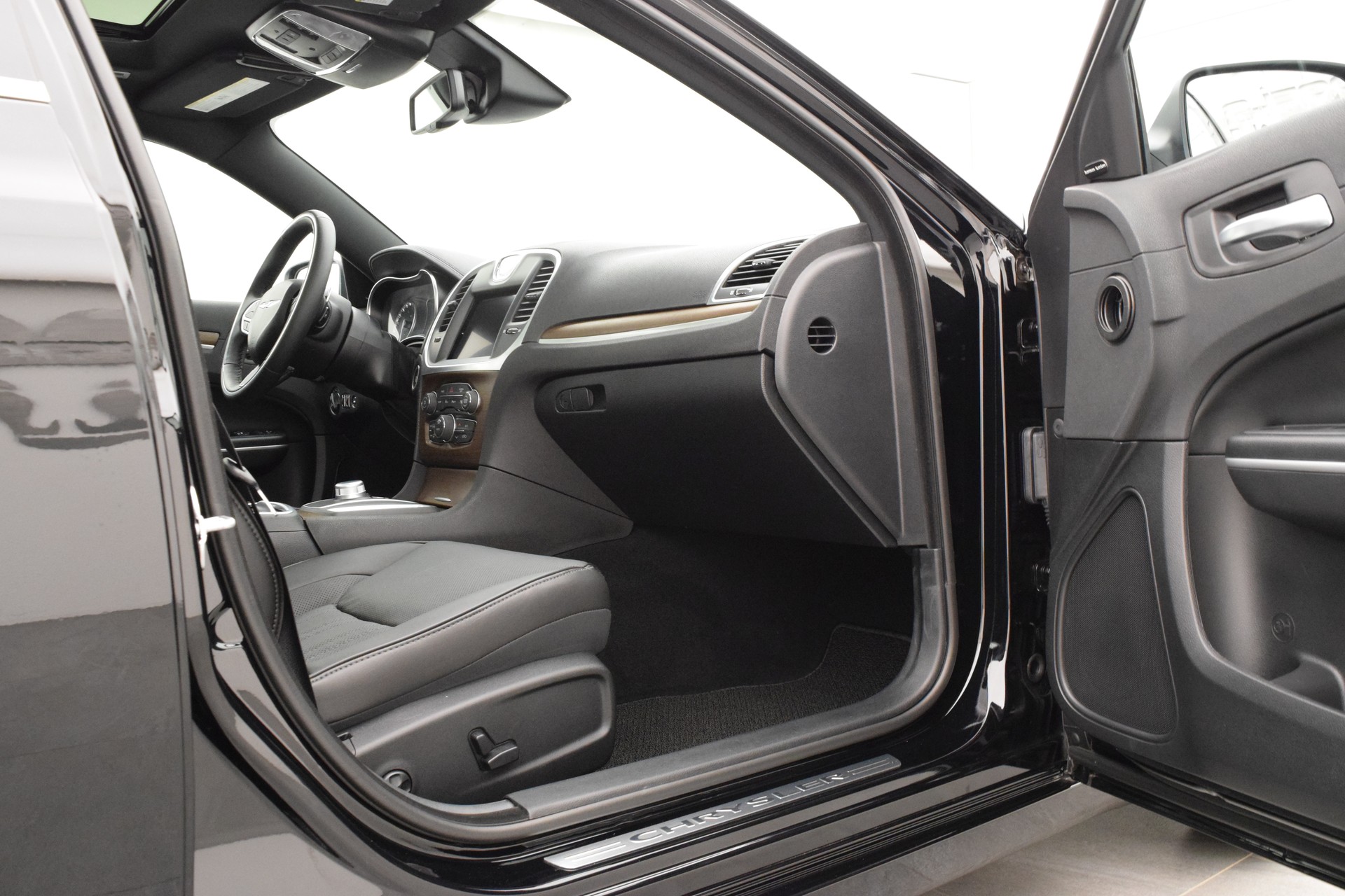 CHRYSLER 300C 5.7 V8-image-14