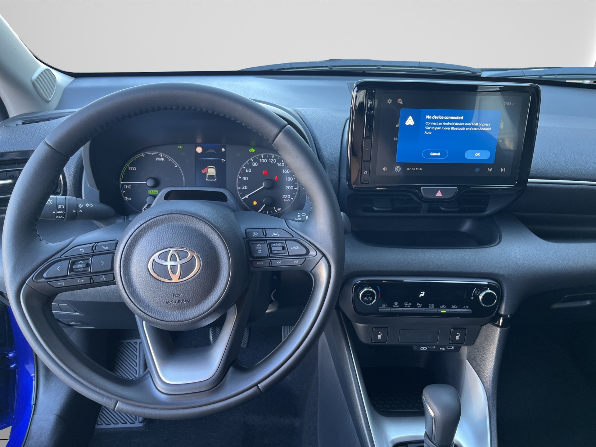 TOYOTA YARIS 1.5 VVT-i HSD Comfo-image-9