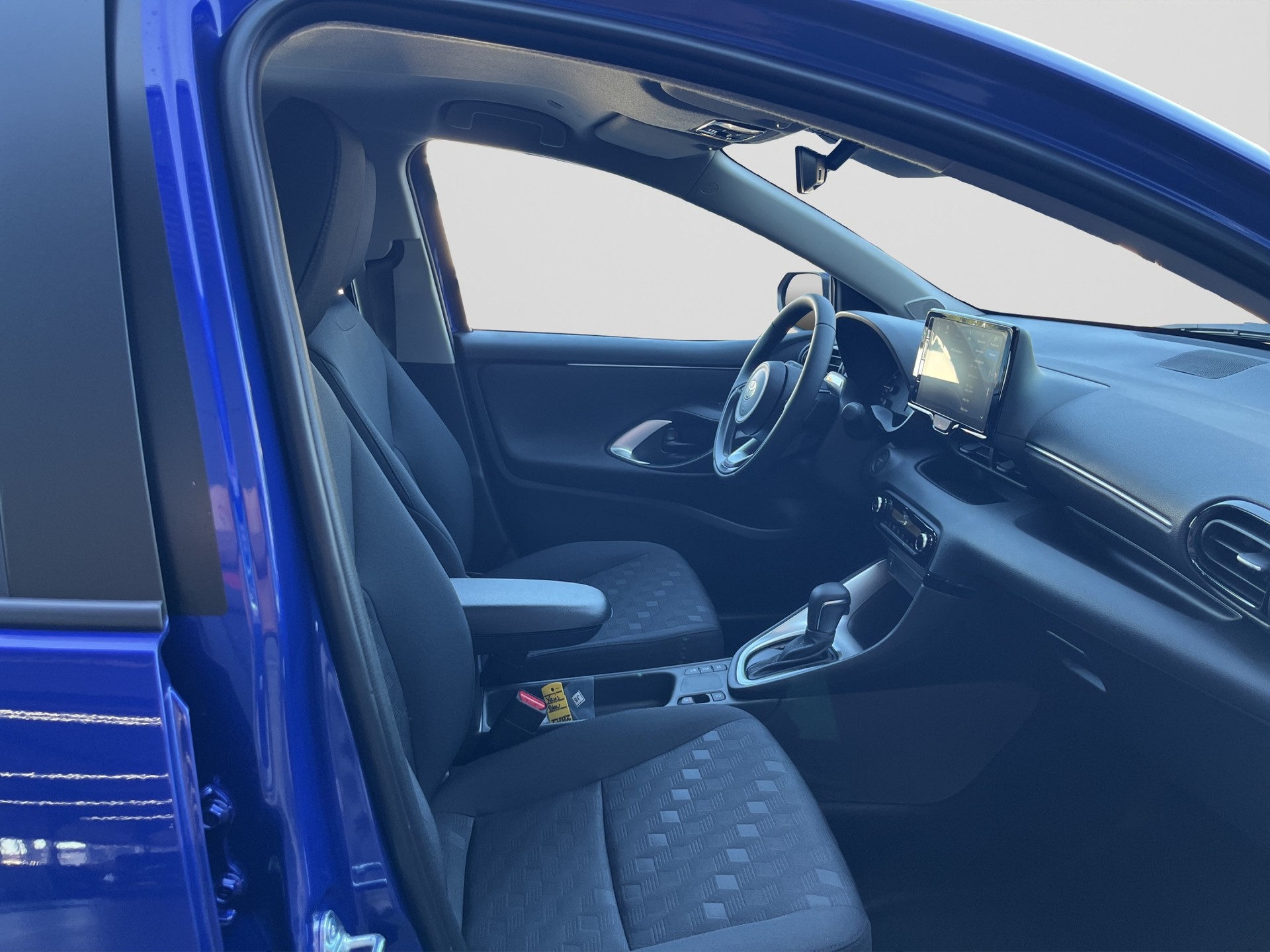TOYOTA YARIS 1.5 VVT-i HSD Comfo-image-11
