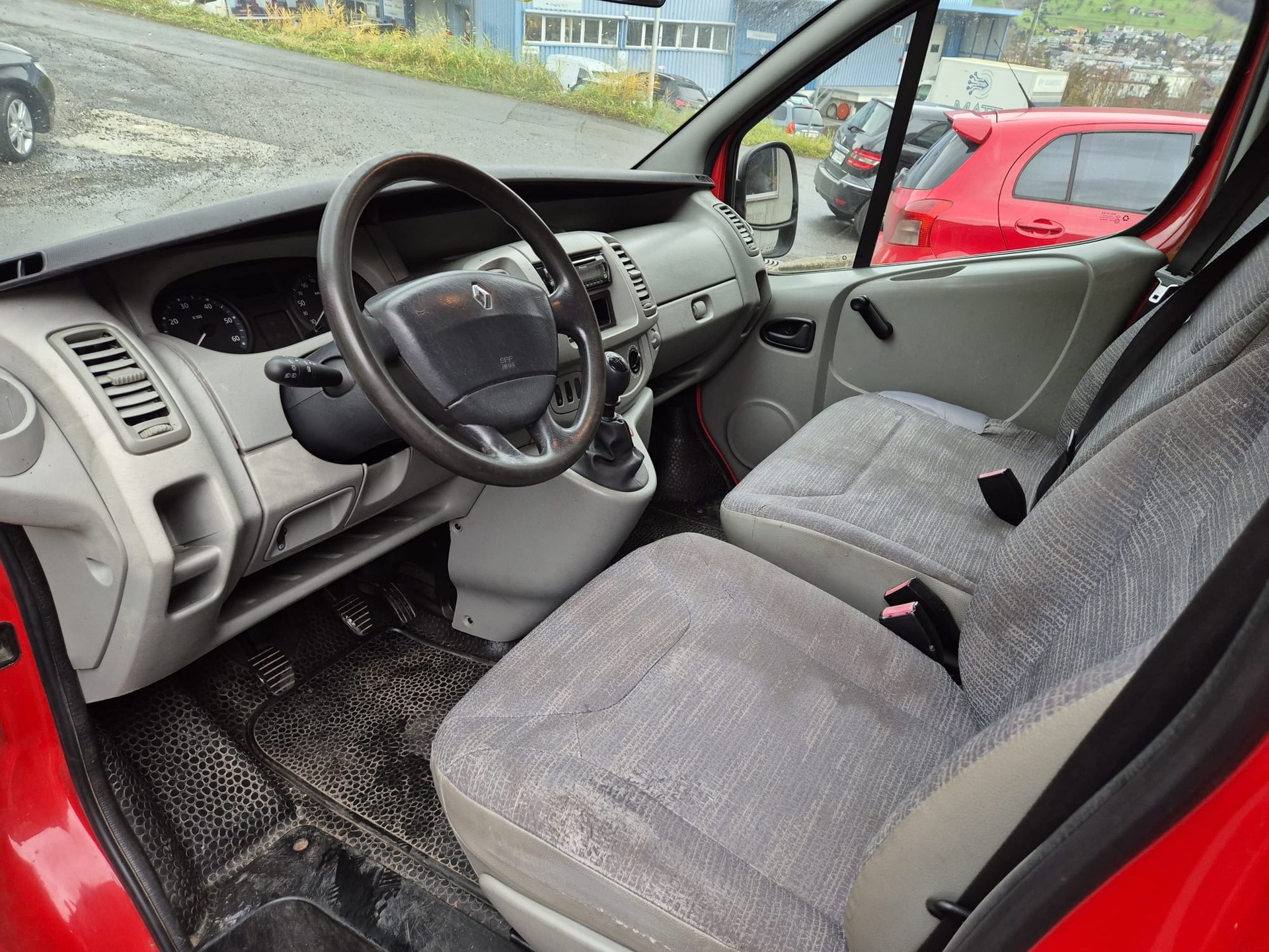 RENAULT Trafic 2.0 dCi 90 2.7t L1H1 Authentique-image-5