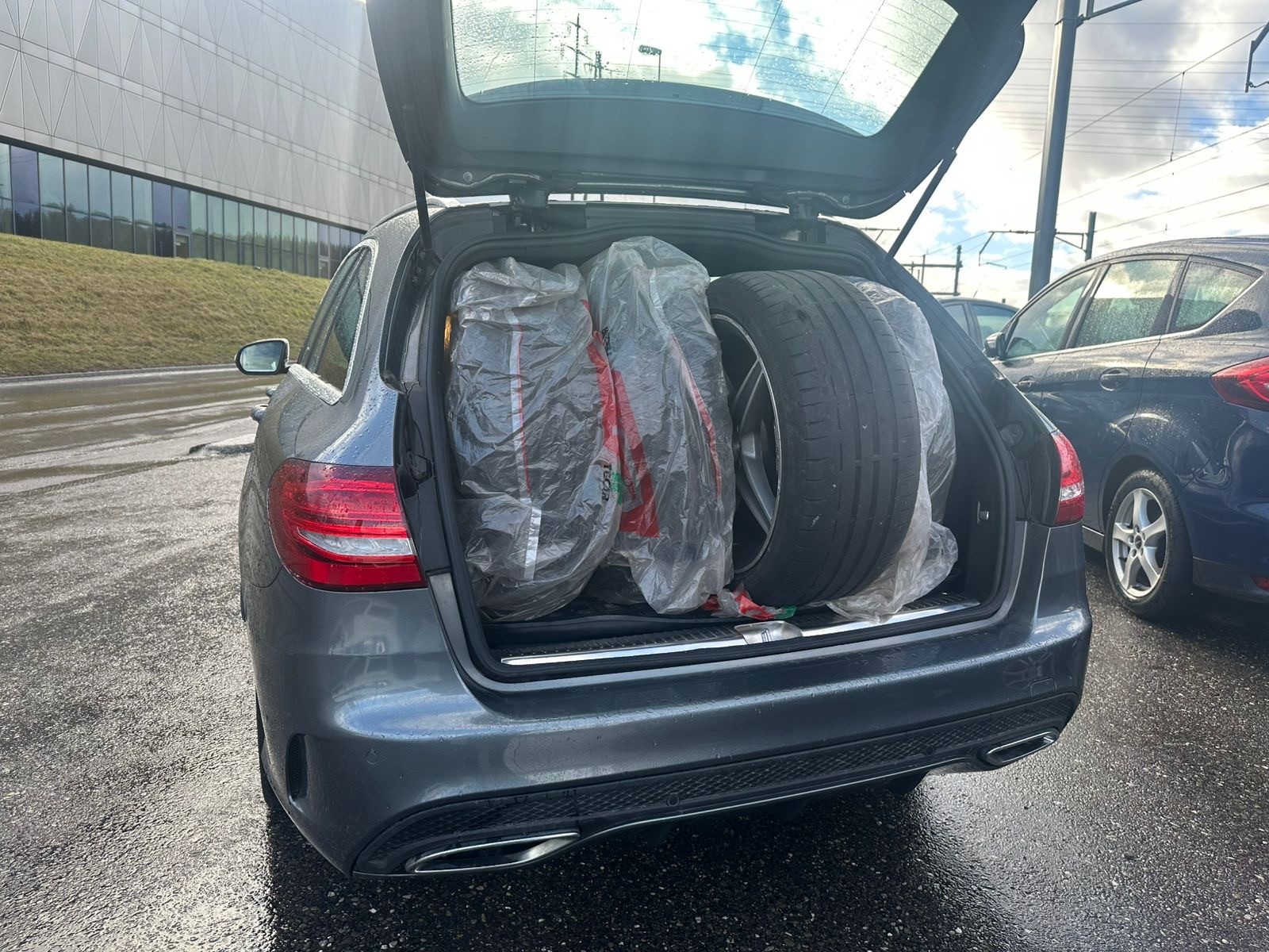 MERCEDES-BENZ C 250 d Swiss Star AMG Line 4Matic 9G-Tronic-showroom-element-3