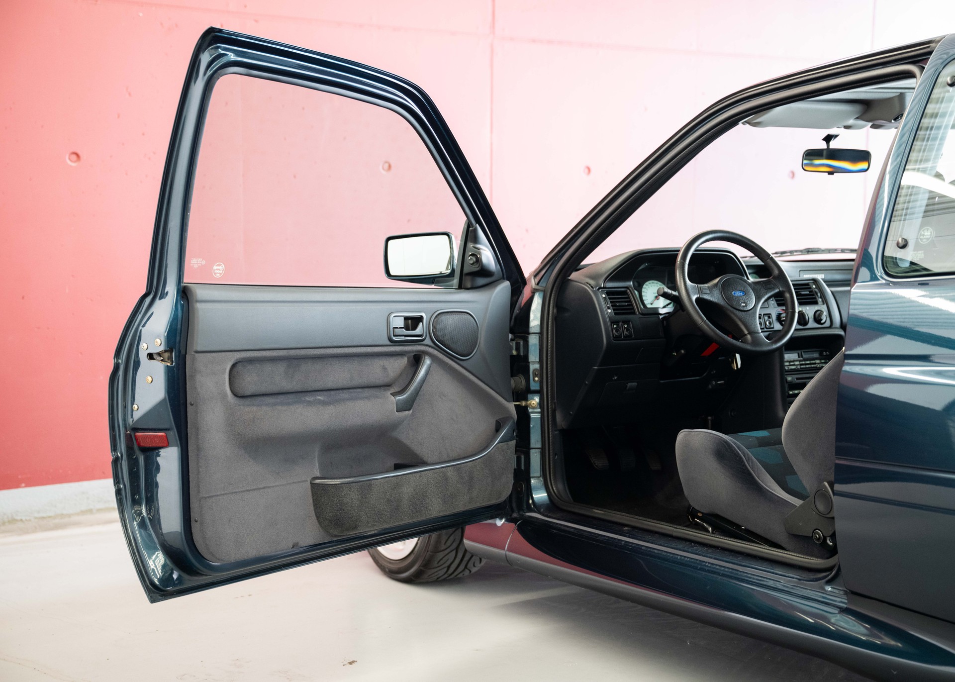 FORD Escort 2.0i RS Cosworth (2nd hand Swiss car, fantastic condition, 1 of 1'143 Turbo T35, 100% original, certified mileage)-image-30