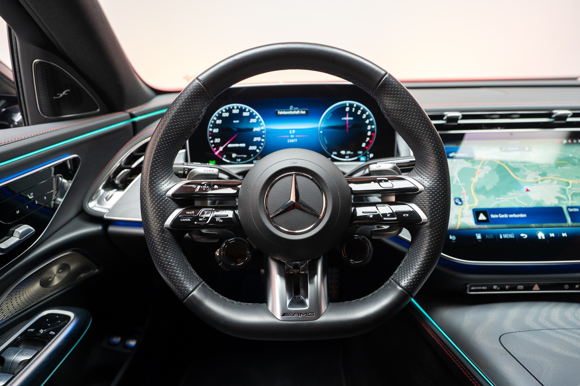 MERCEDES-BENZ E 53 Hybrid AMG 4matic+ / Beleuchteter Kühlergrill / Panorama / Burmester-image-21
