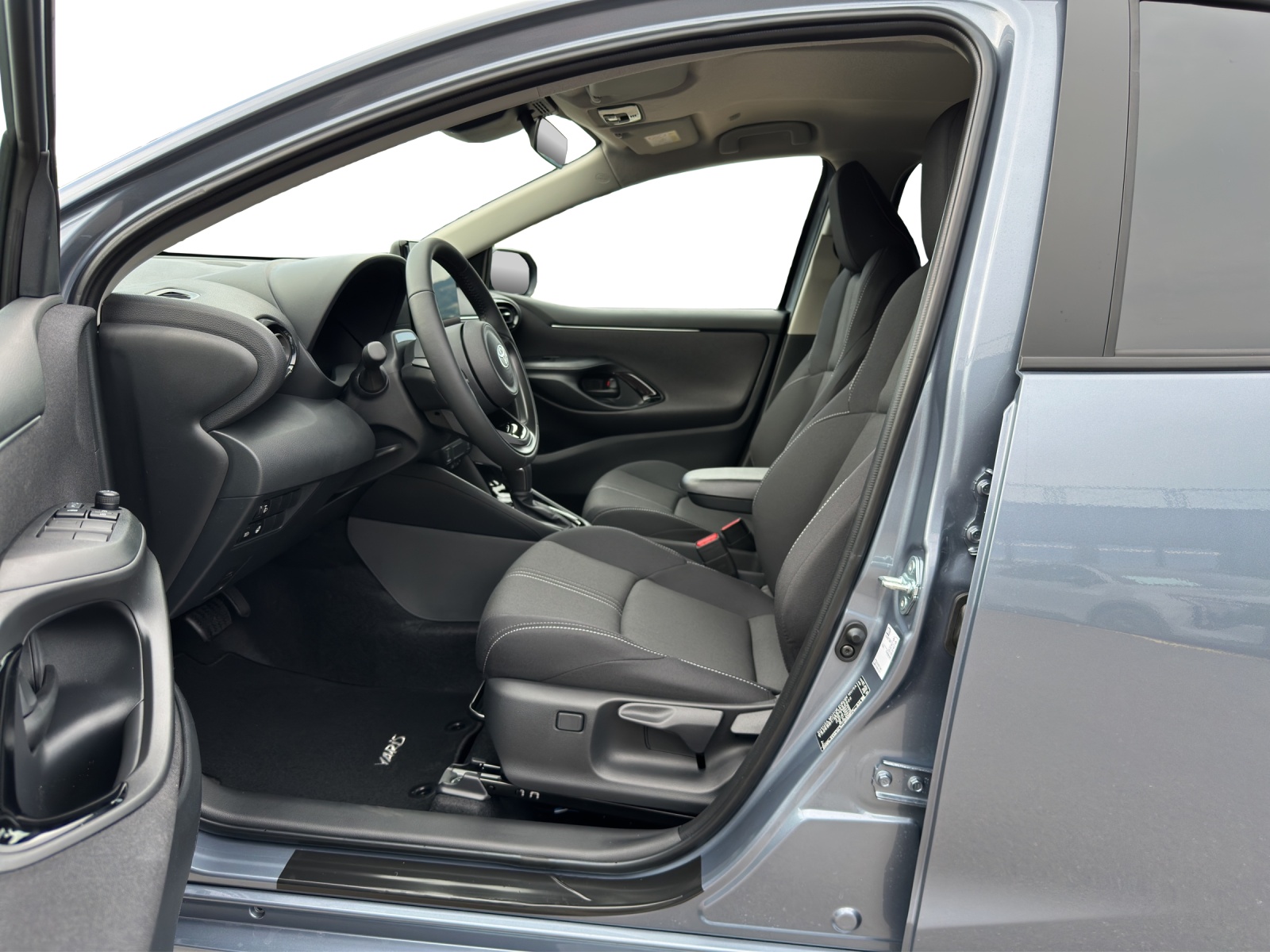 TOYOTA Yaris 1.5 VVT-i HSD Trend-image-4