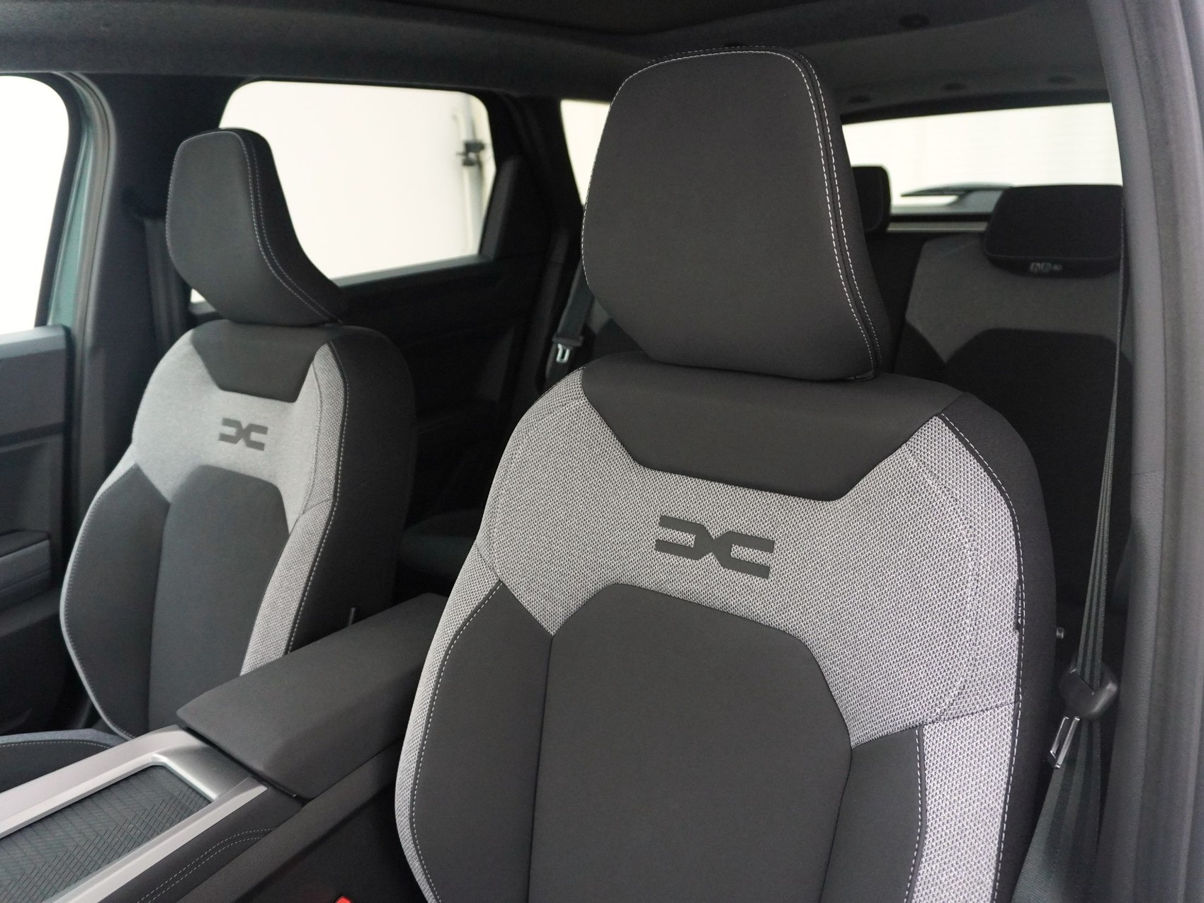 DACIA Bigster 1.2 Hybrid Journey 4x4-image-10