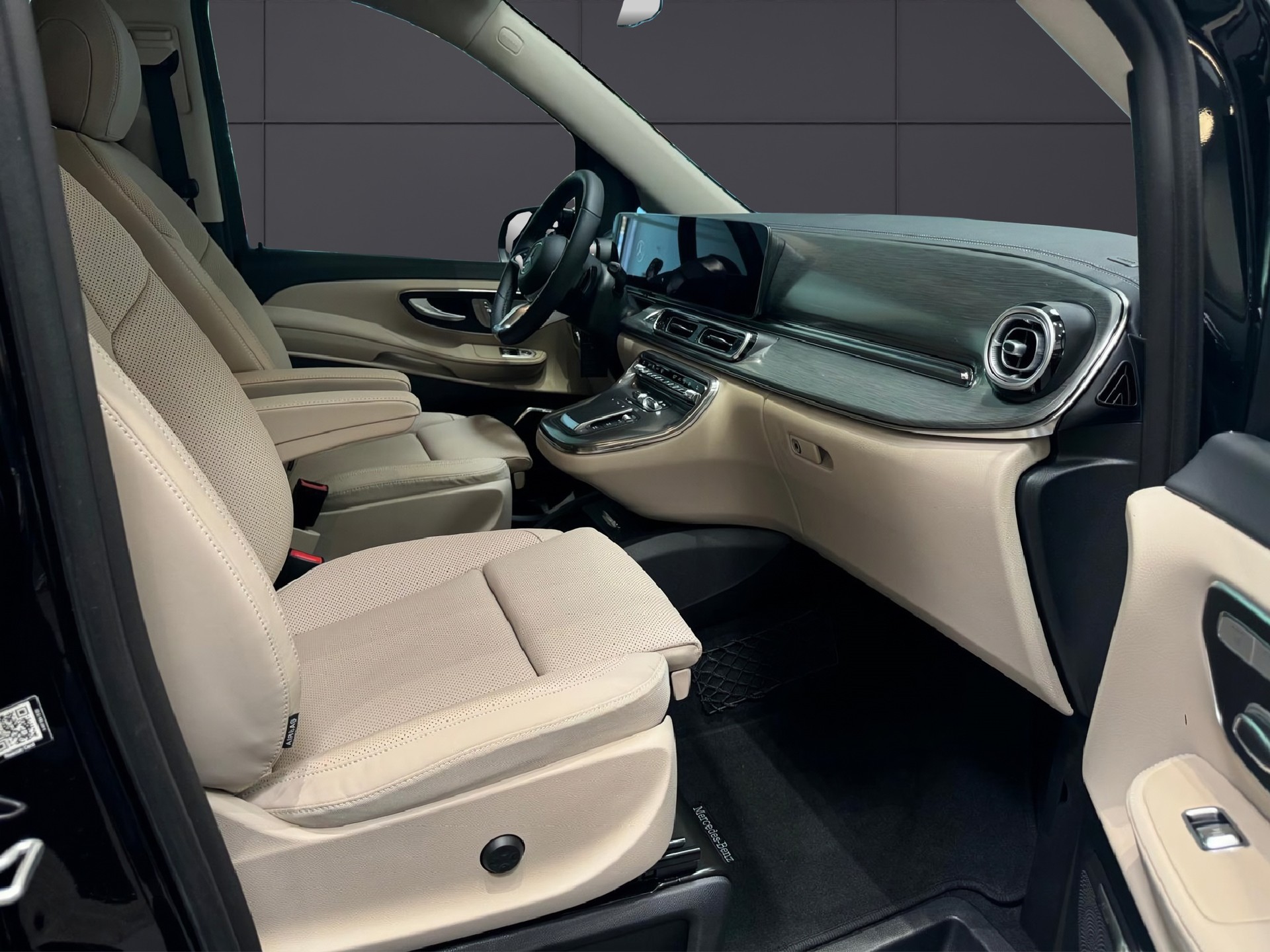 MERCEDES-BENZ V 300 d extralang 4Matic Exclusive 9G-Tronic-showroom-element-3