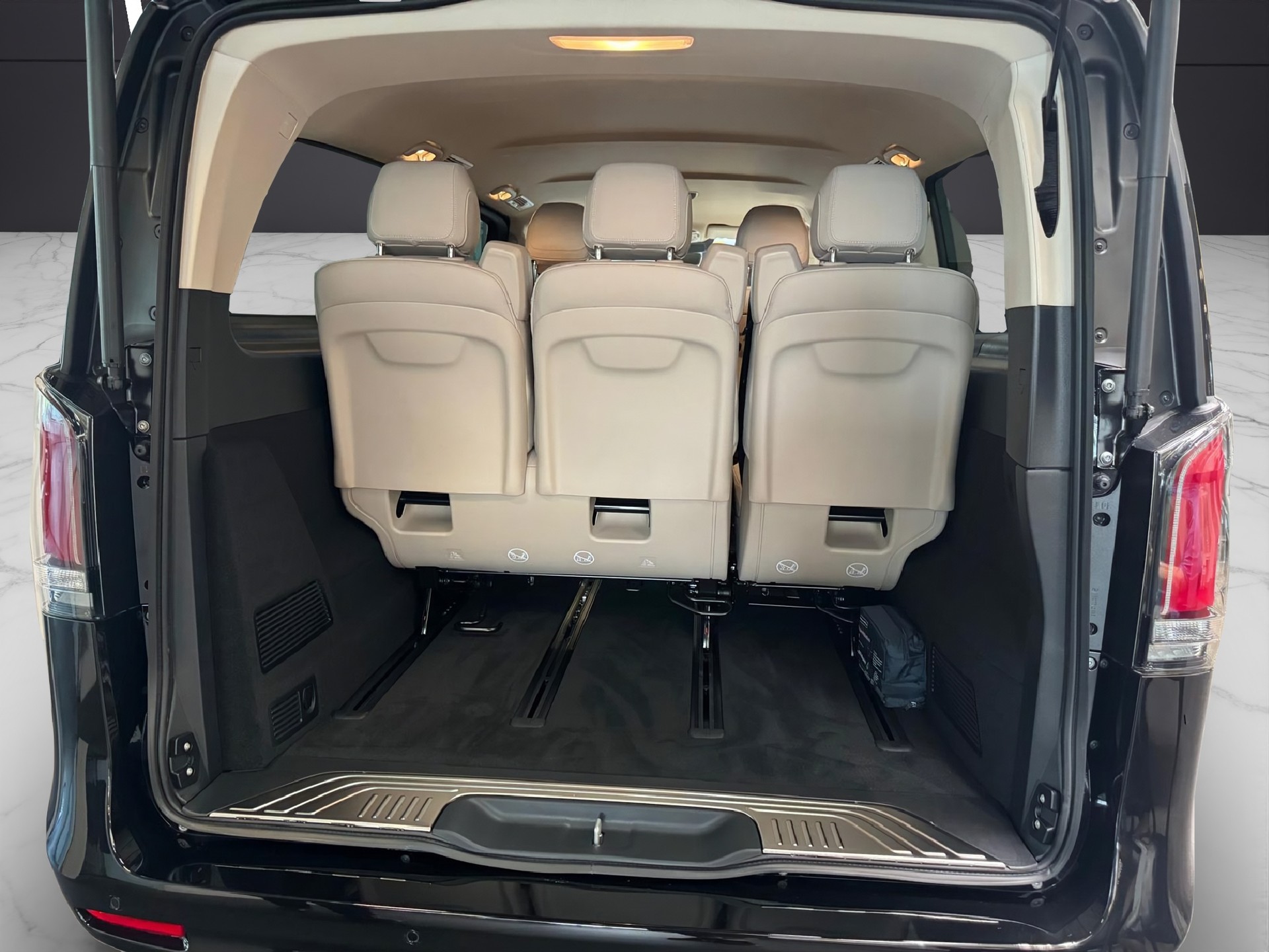 MERCEDES-BENZ V 300 d extralang 4Matic Exclusive 9G-Tronic-image-10