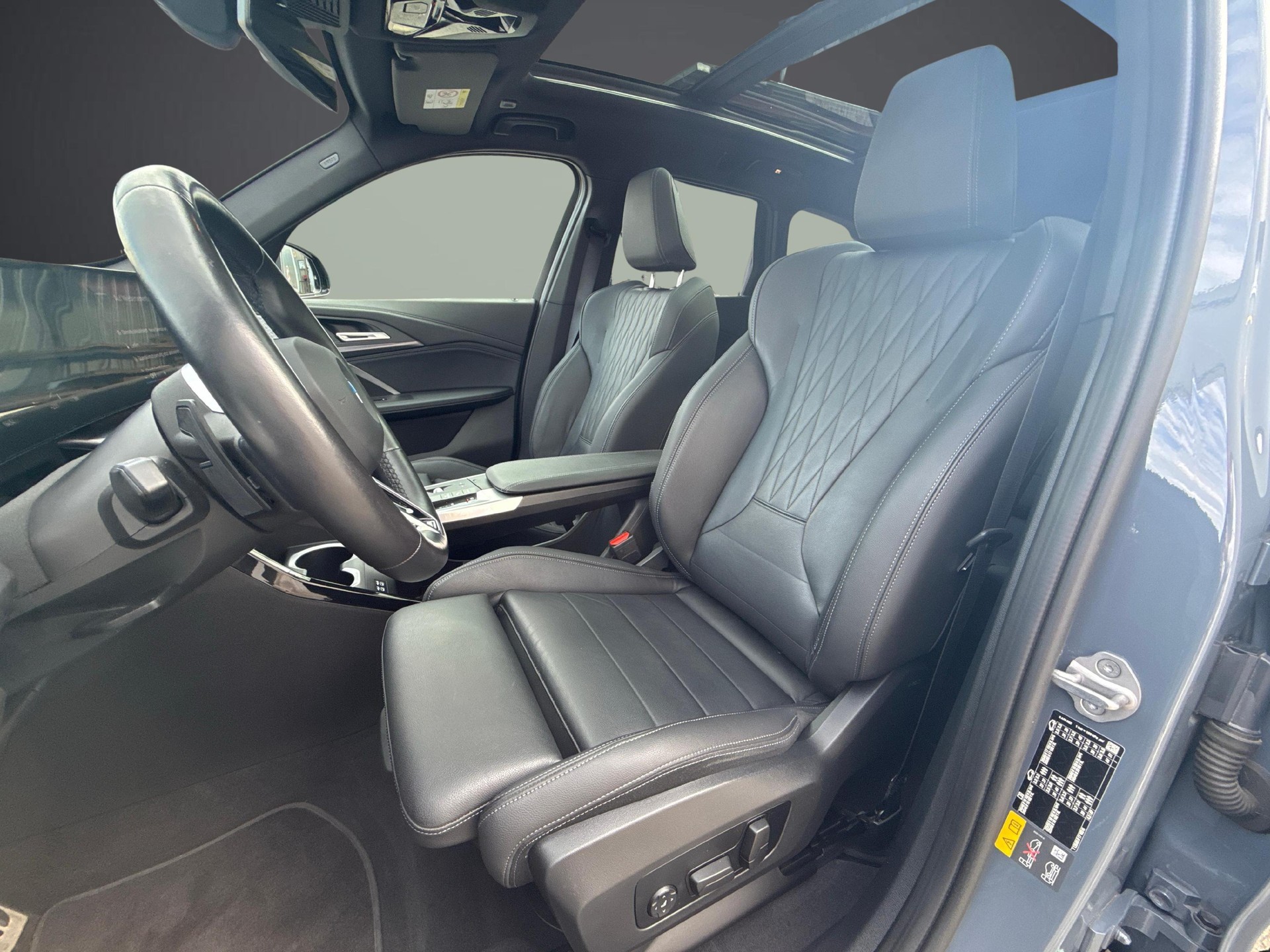 BMW iX1 30 xDrive-image-9