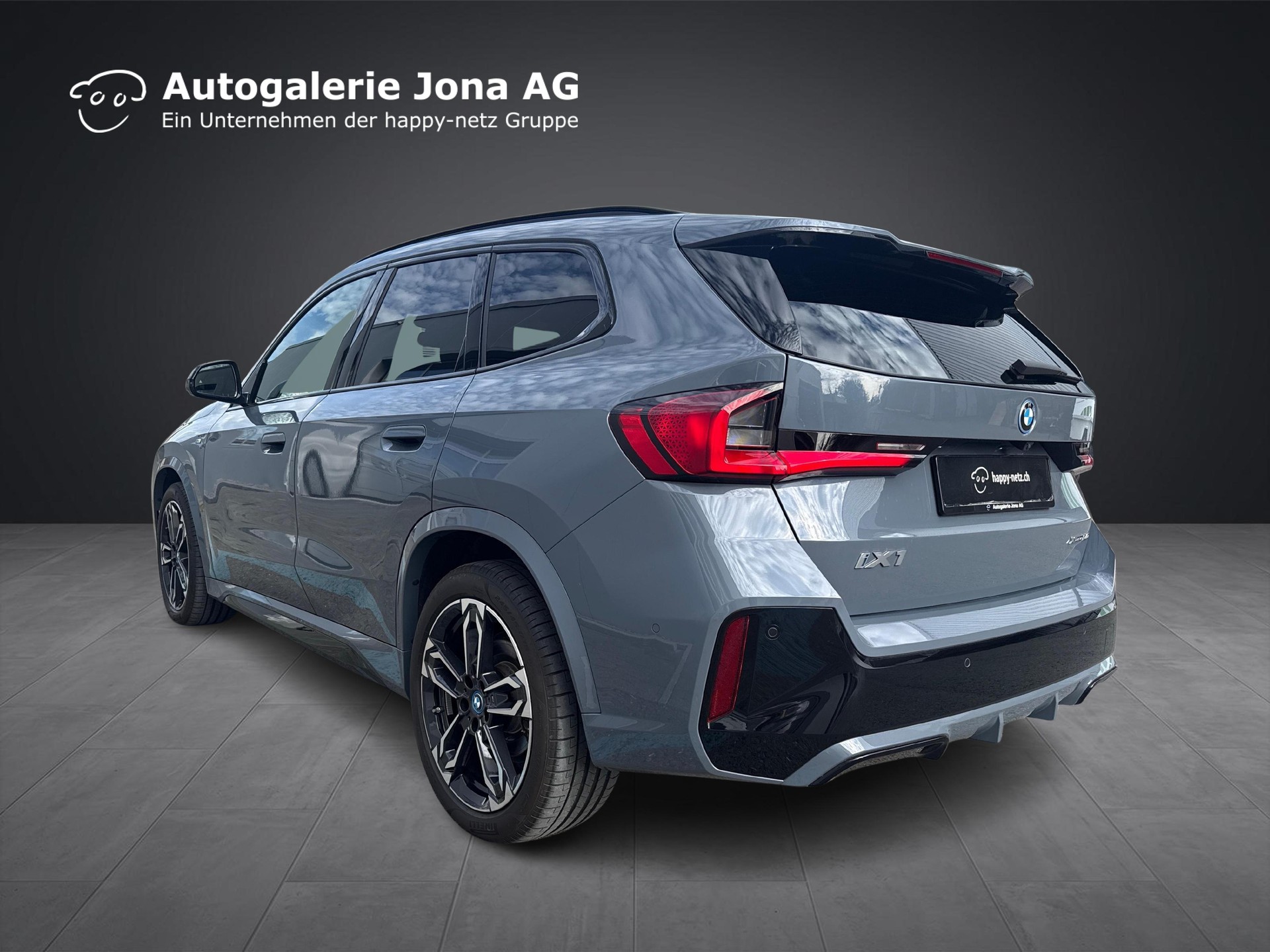 BMW iX1 30 xDrive-image-2