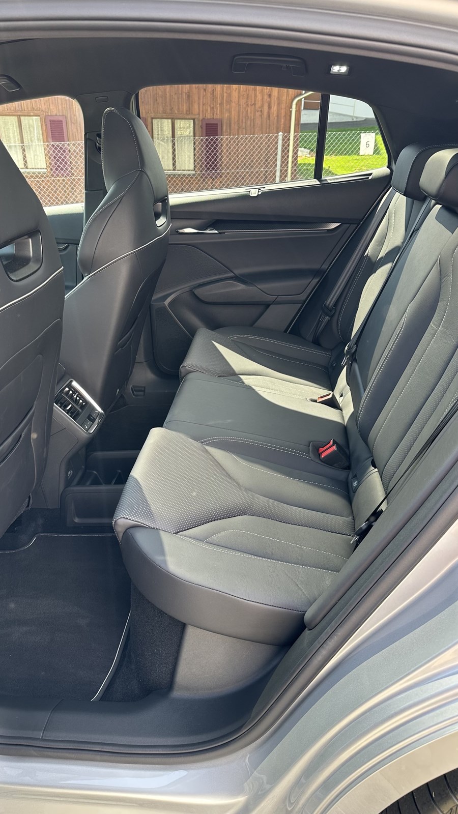 SKODA Enyaq 80x RS iV-image-8