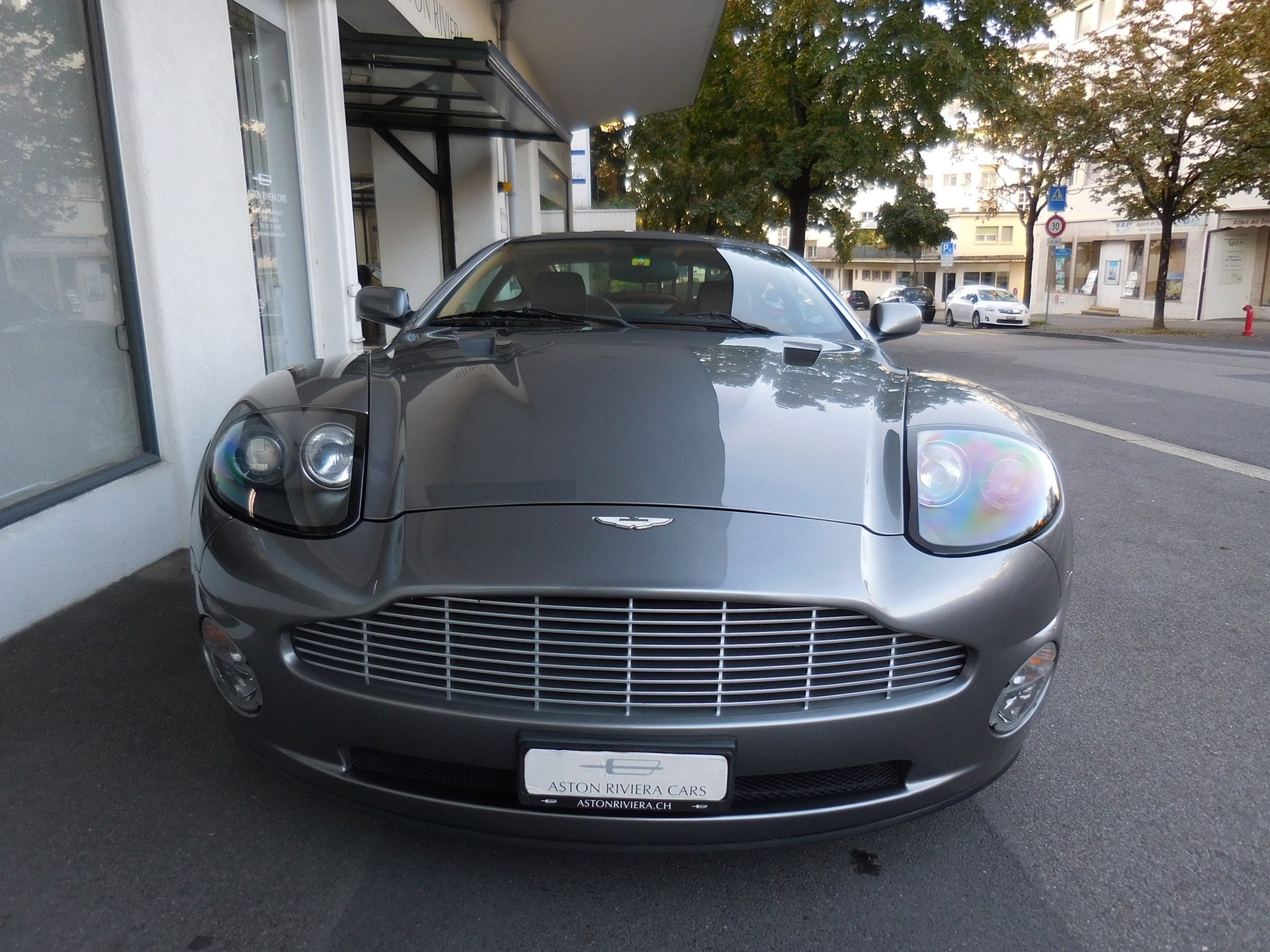 ASTON MARTIN Vanquish V12 5.9-48-image-11