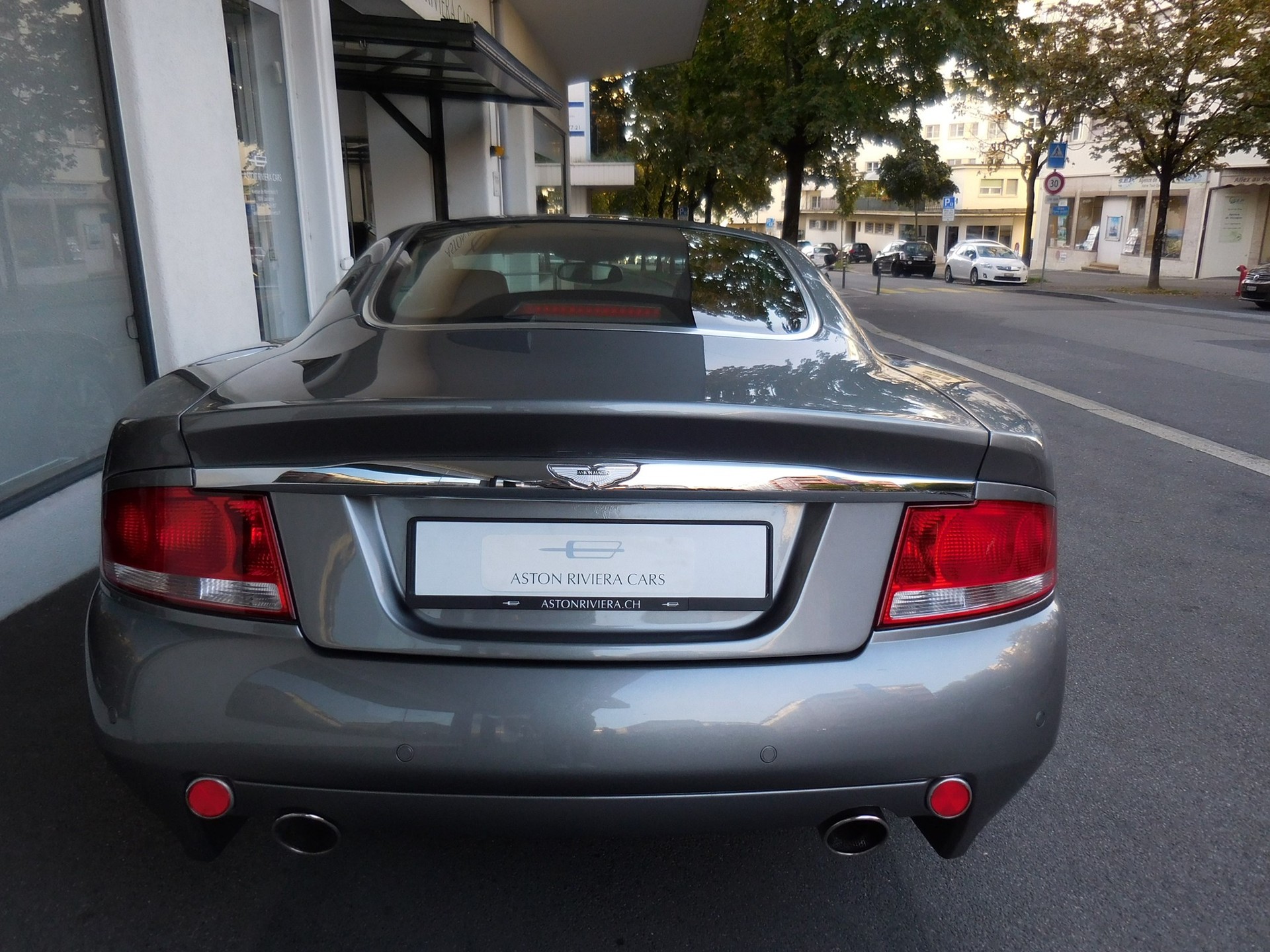 ASTON MARTIN Vanquish V12 5.9-48-image-12
