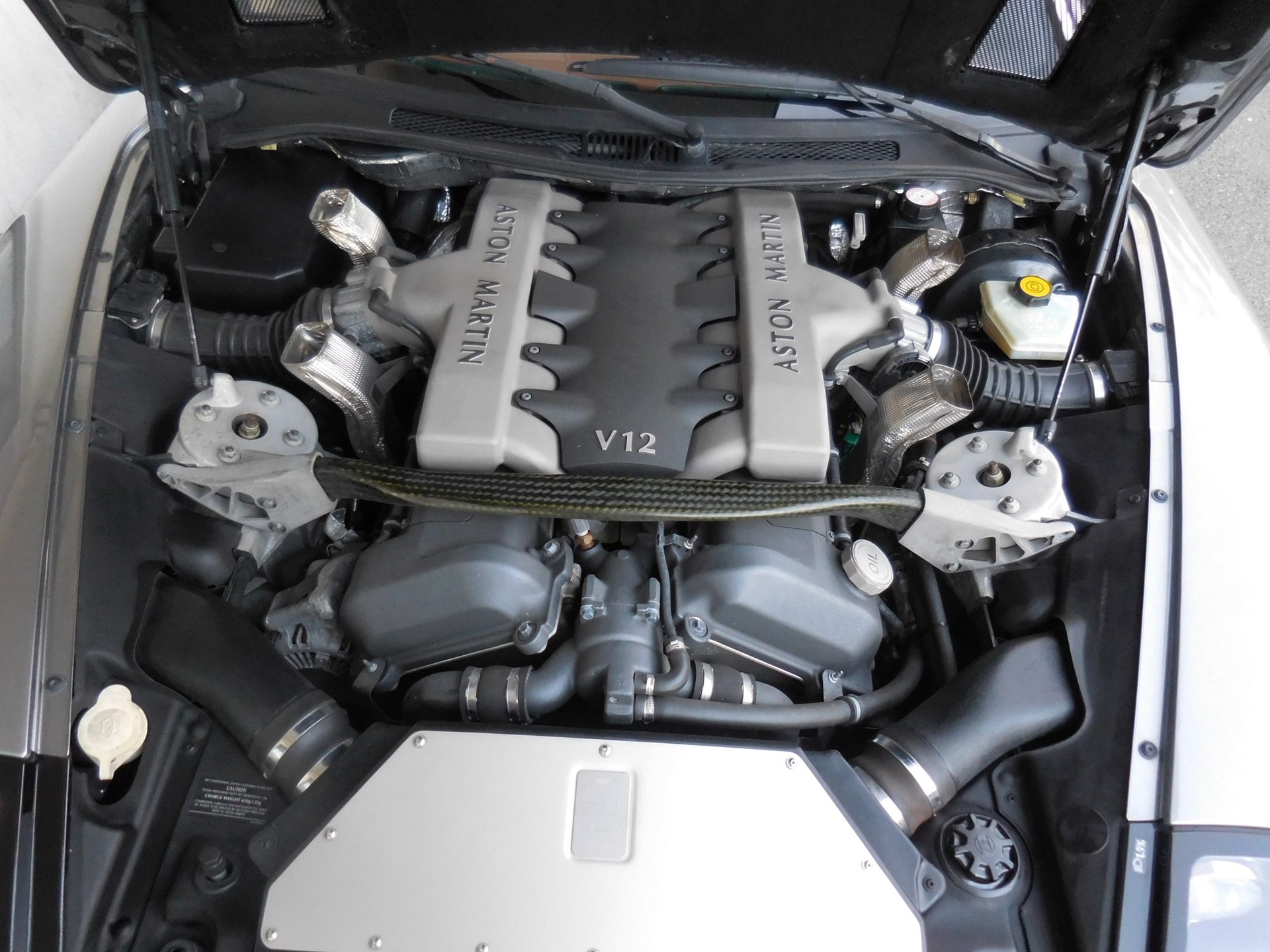 ASTON MARTIN Vanquish V12 5.9-48-image-10
