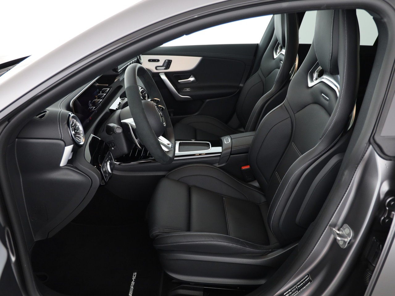 MERCEDES-BENZ CLA 45 S AMG 4Matic+ 8G-DCT-showroom-element-3