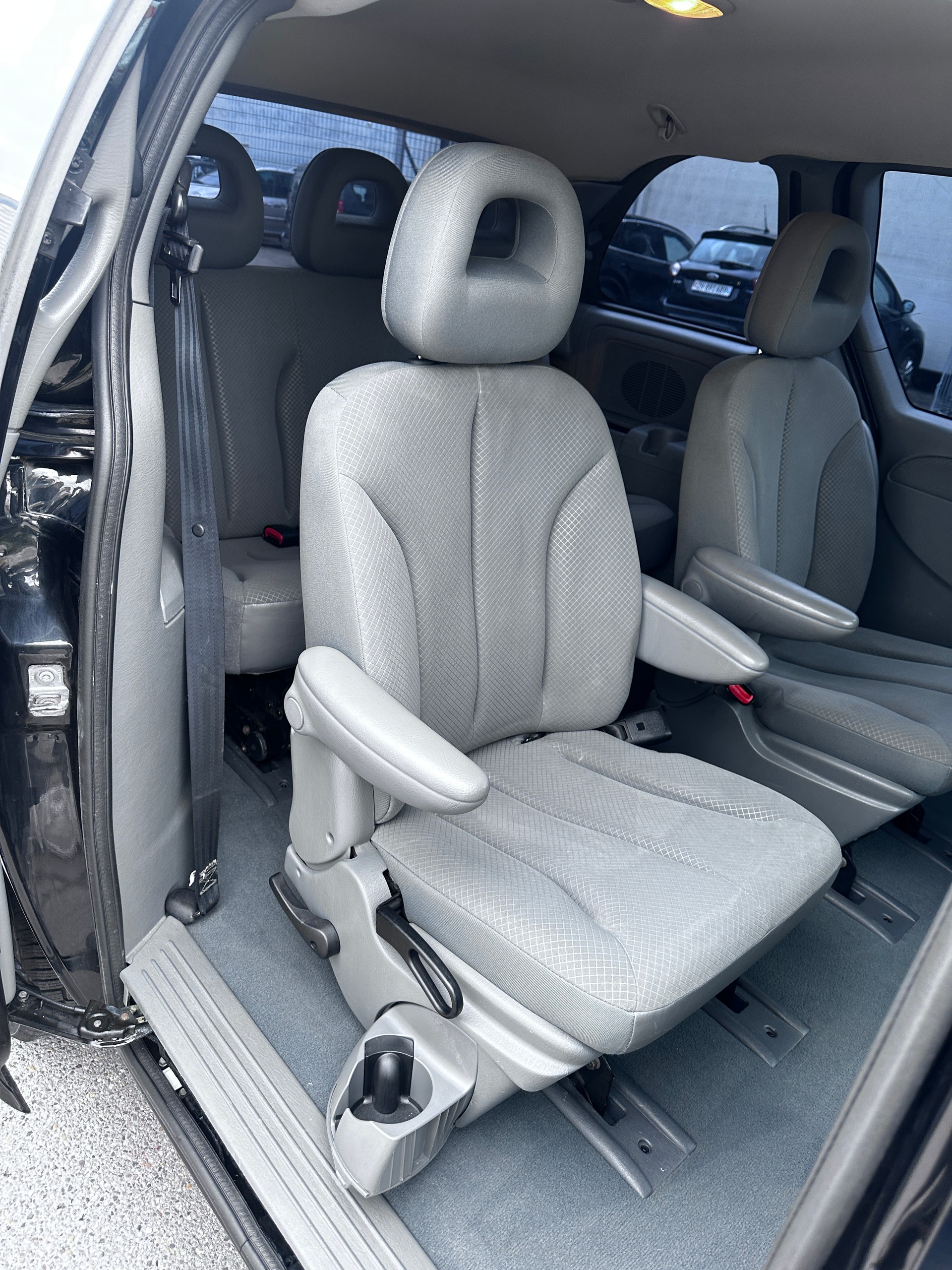 CHRYSLER Voyager 2.4 SE Swiss Edition-image-13