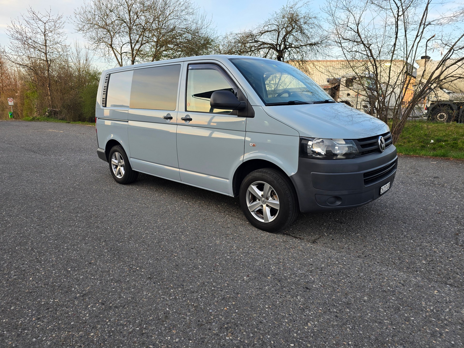 VW Wohnwagen-showroom-element-2