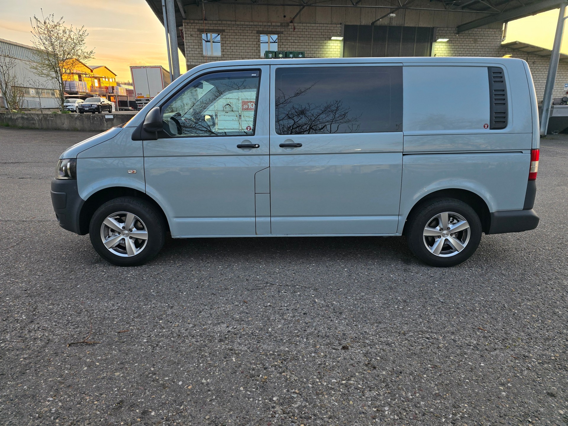 VW Wohnwagen-image-4