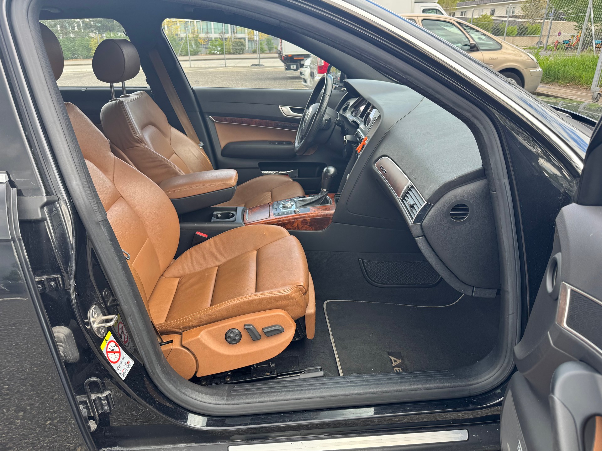 AUDI A6 Avant 4.2 V8 FSI quattro tiptronic-image-6