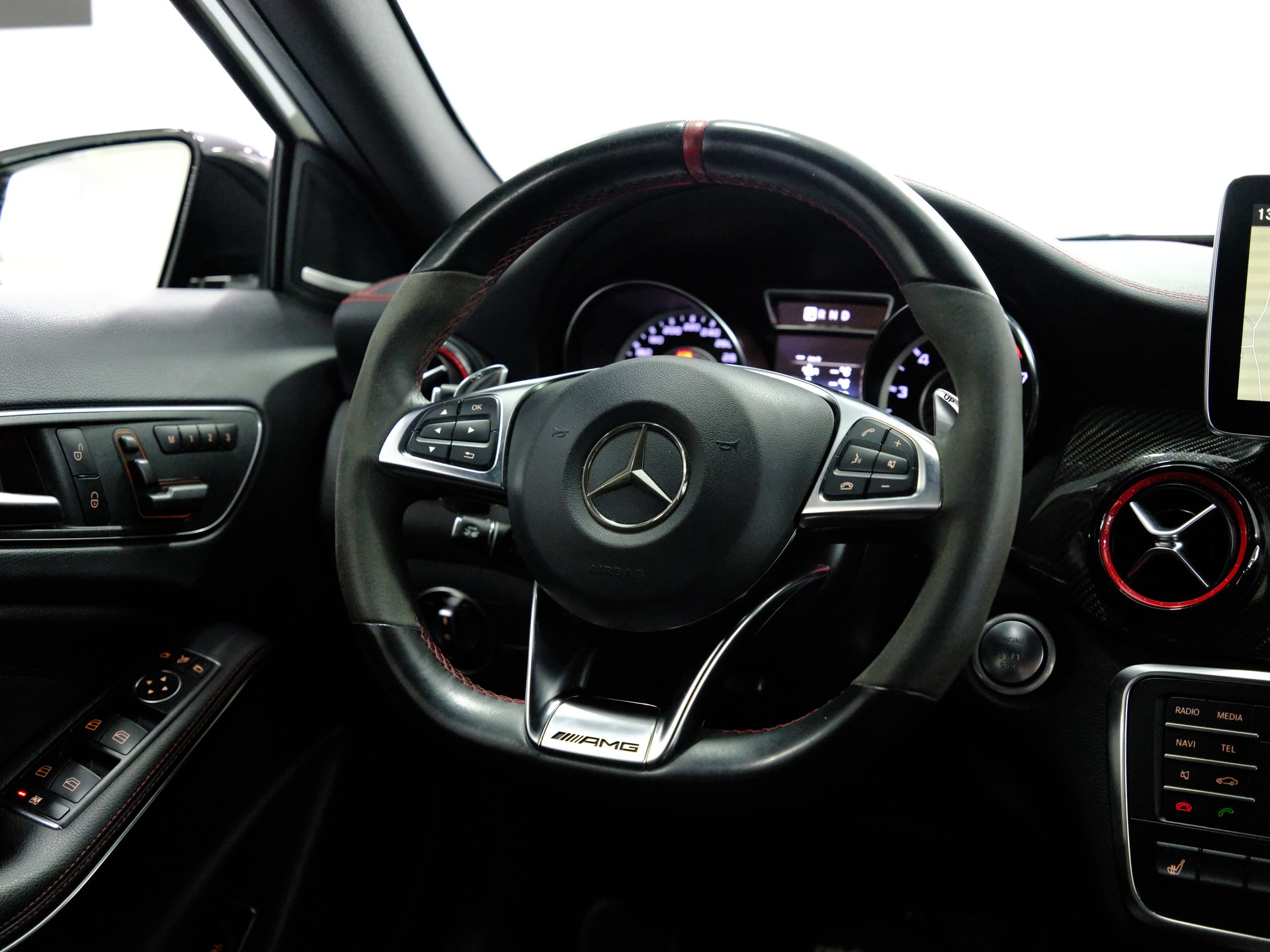 MERCEDES-BENZ GLA 45 AMG 4Matic 7G-DCT-image-16
