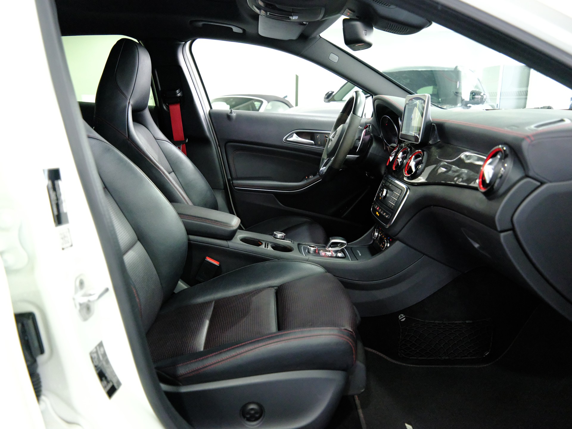 MERCEDES-BENZ GLA 45 AMG 4Matic 7G-DCT-image-12