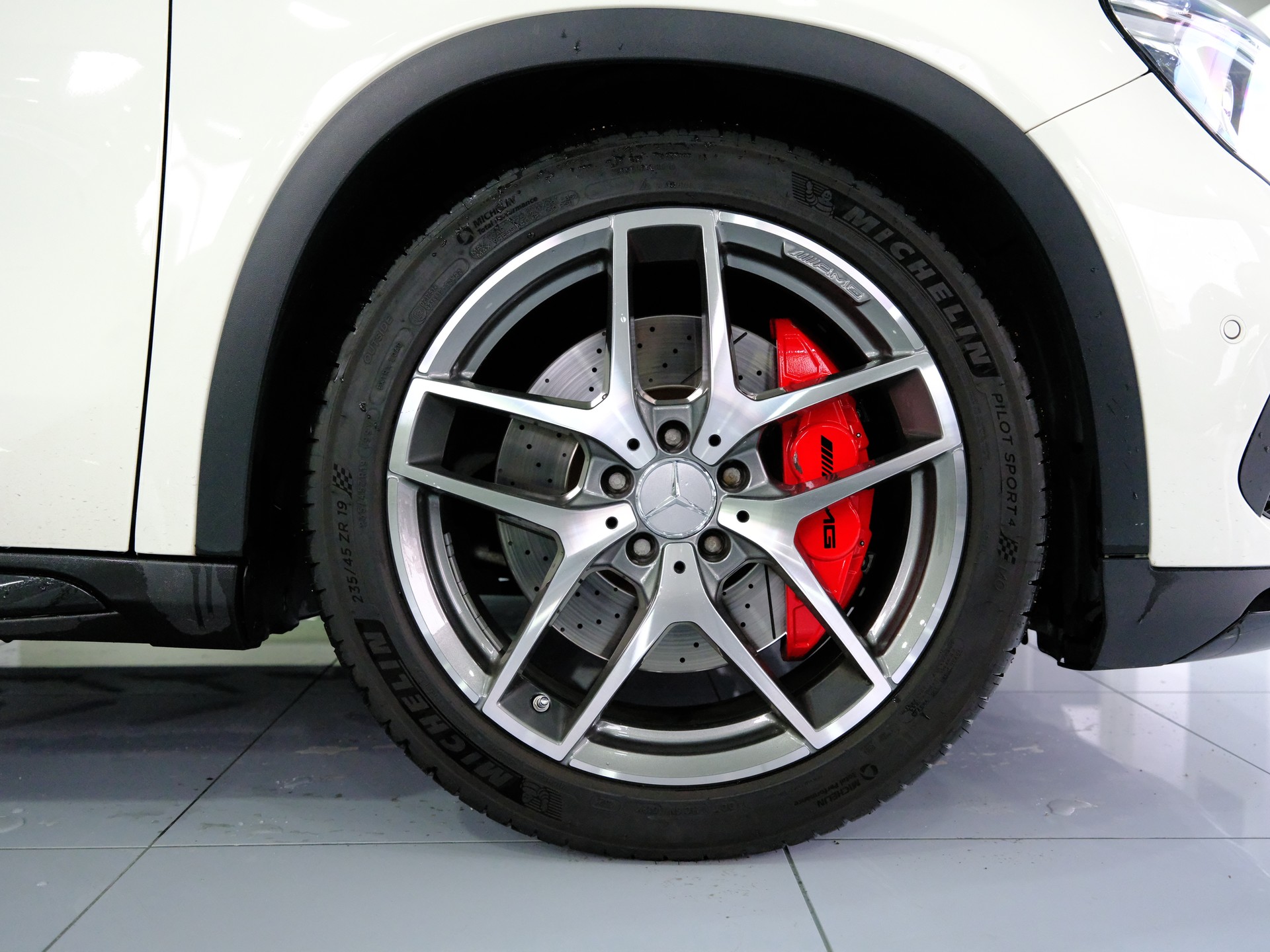 MERCEDES-BENZ GLA 45 AMG 4Matic 7G-DCT-image-8
