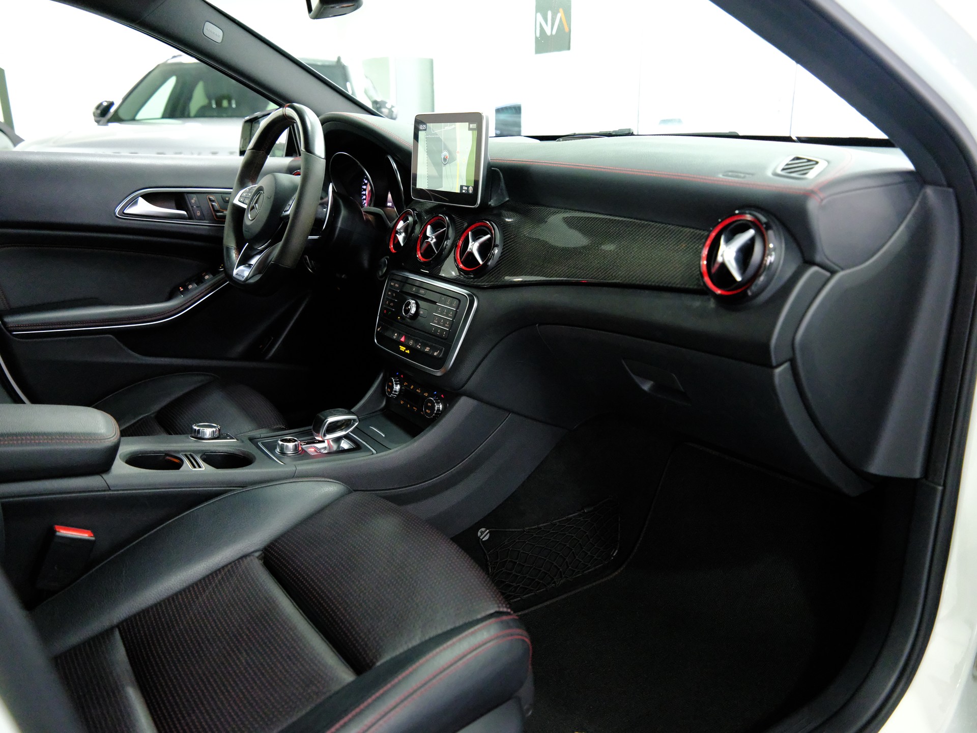 MERCEDES-BENZ GLA 45 AMG 4Matic 7G-DCT-image-11