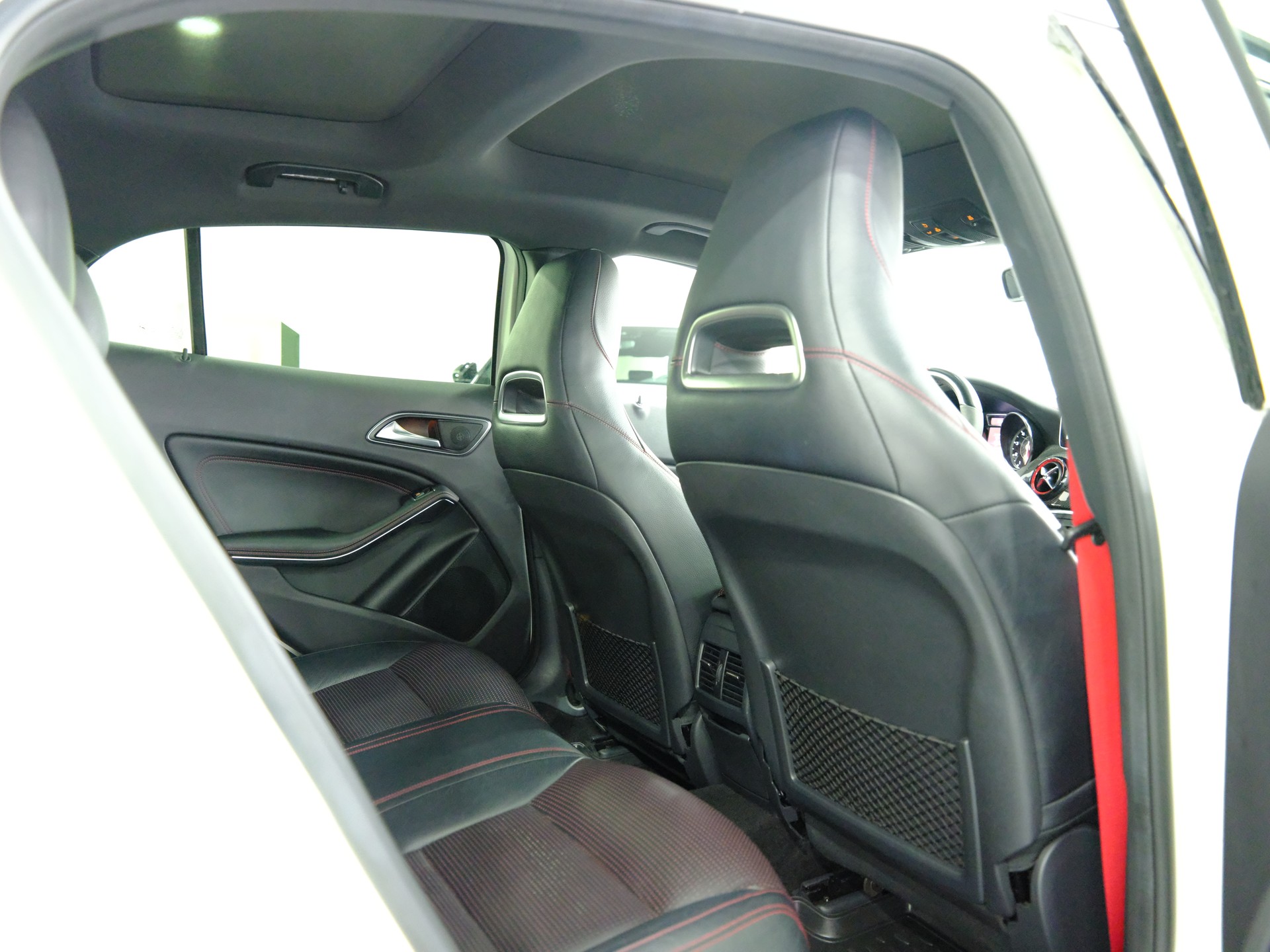 MERCEDES-BENZ GLA 45 AMG 4Matic 7G-DCT-image-13