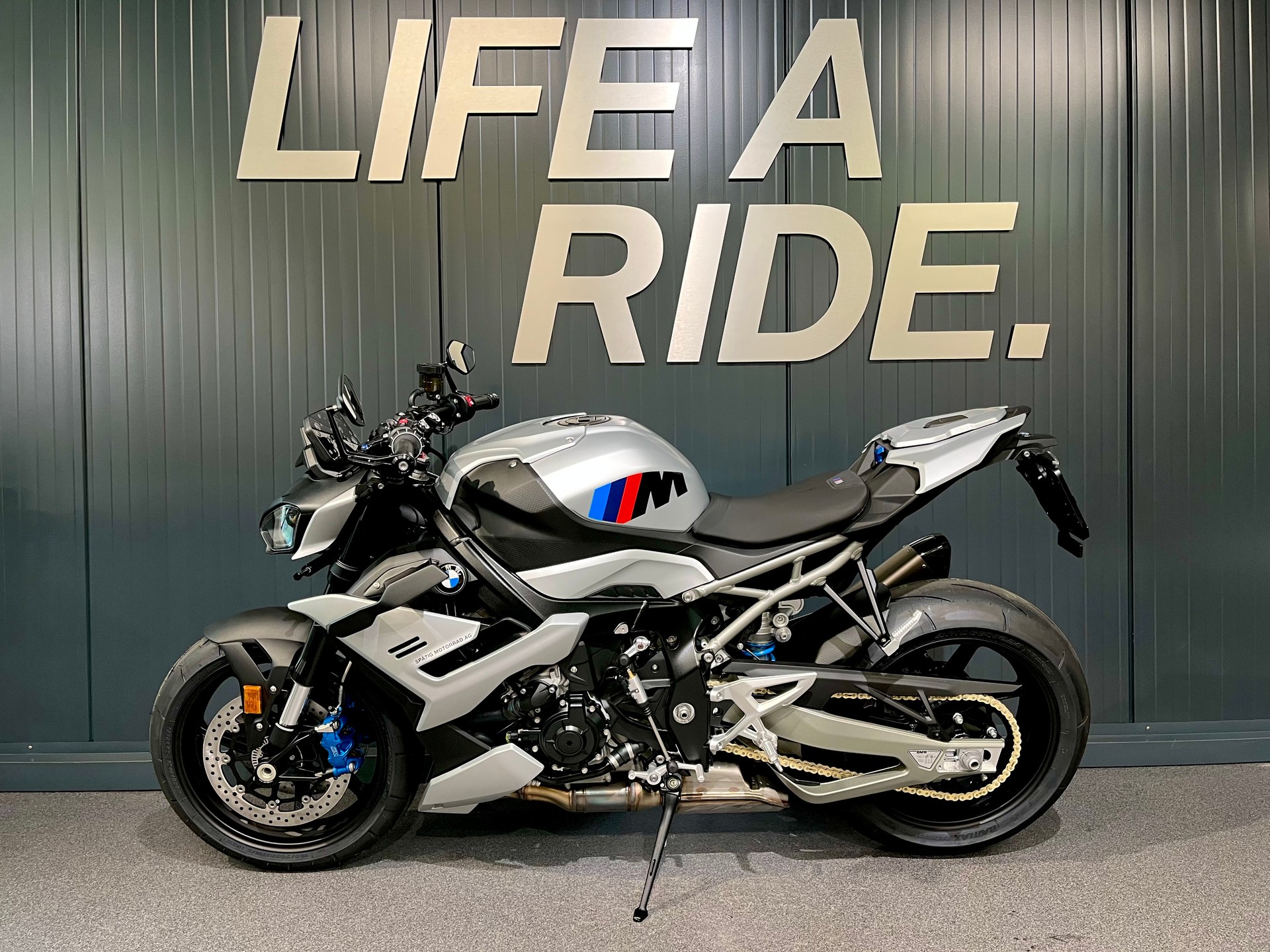 BMW M 1000 R-image-2