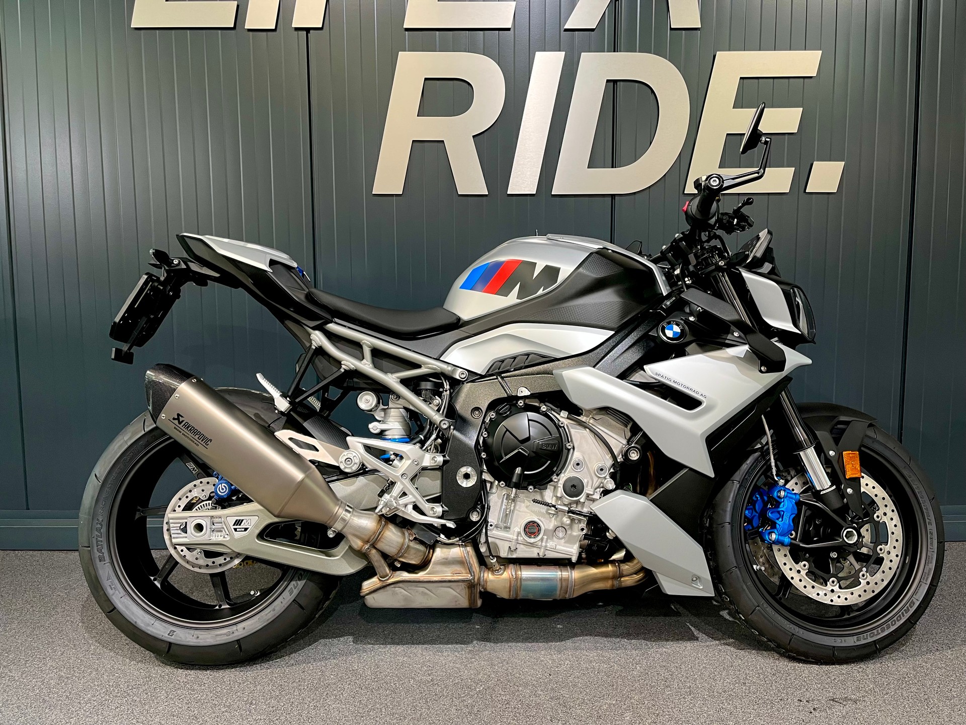 BMW M 1000 R-image-0