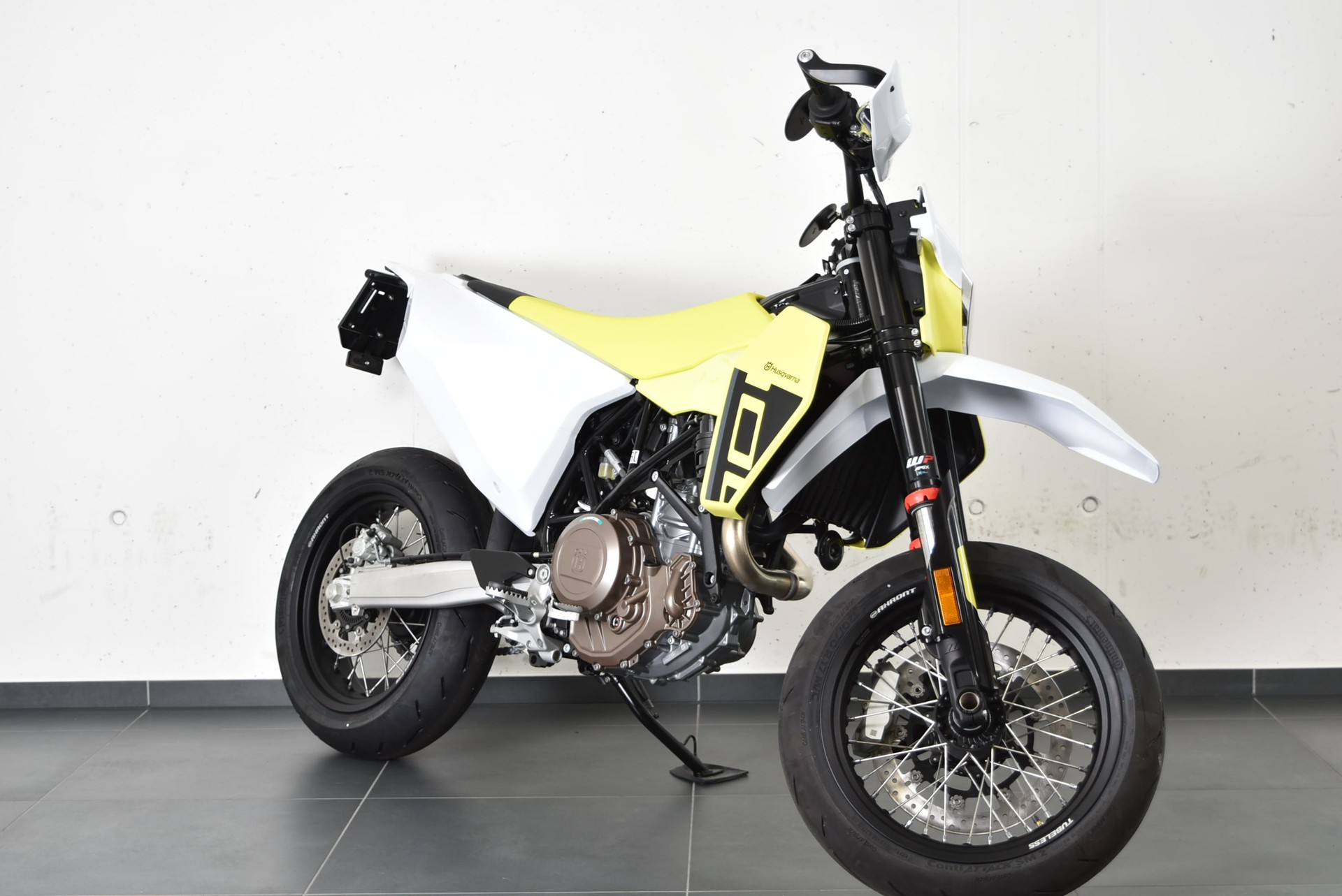 HUSQVARNA 701 Supermoto-image-2