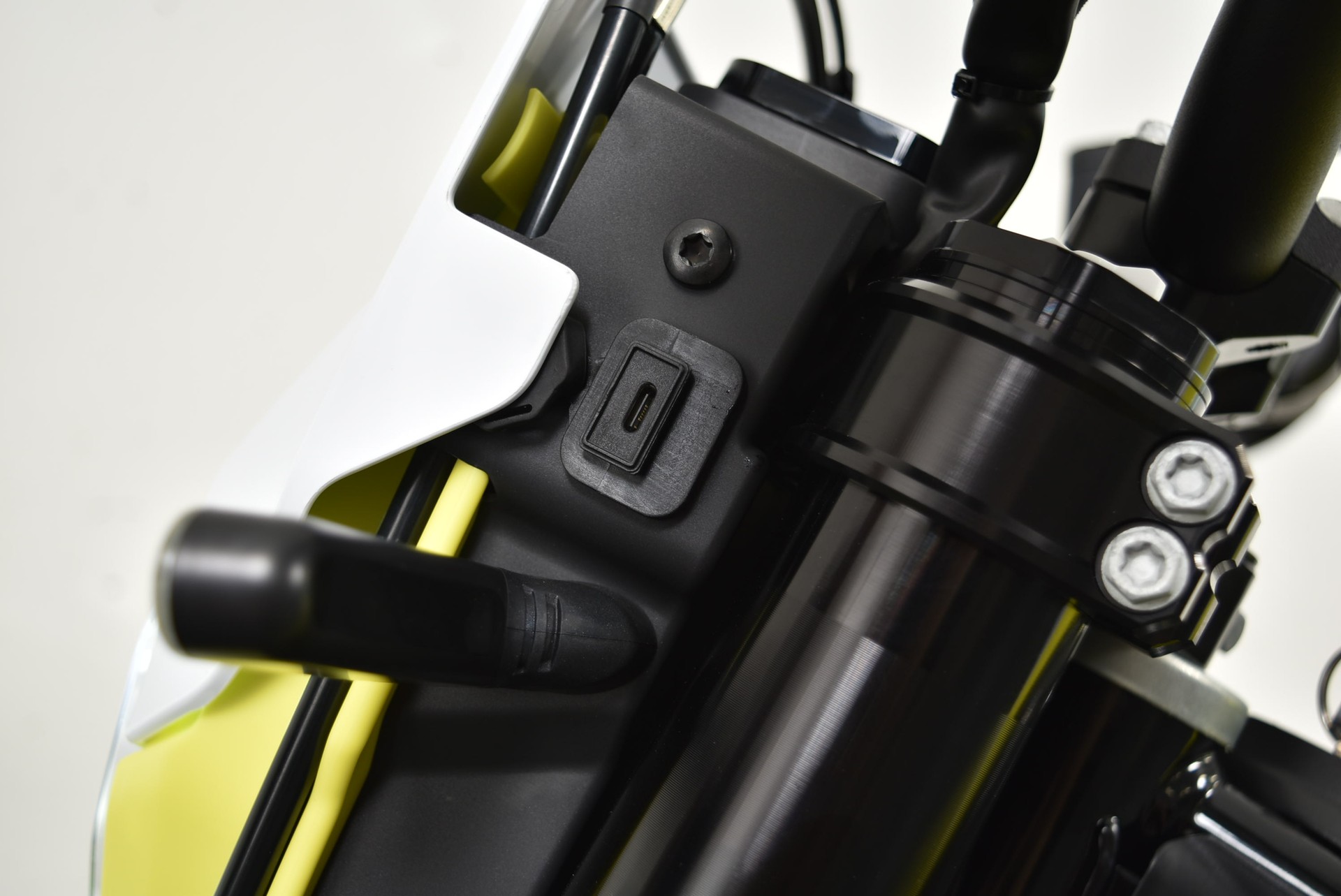 HUSQVARNA 701 Supermoto-image-8