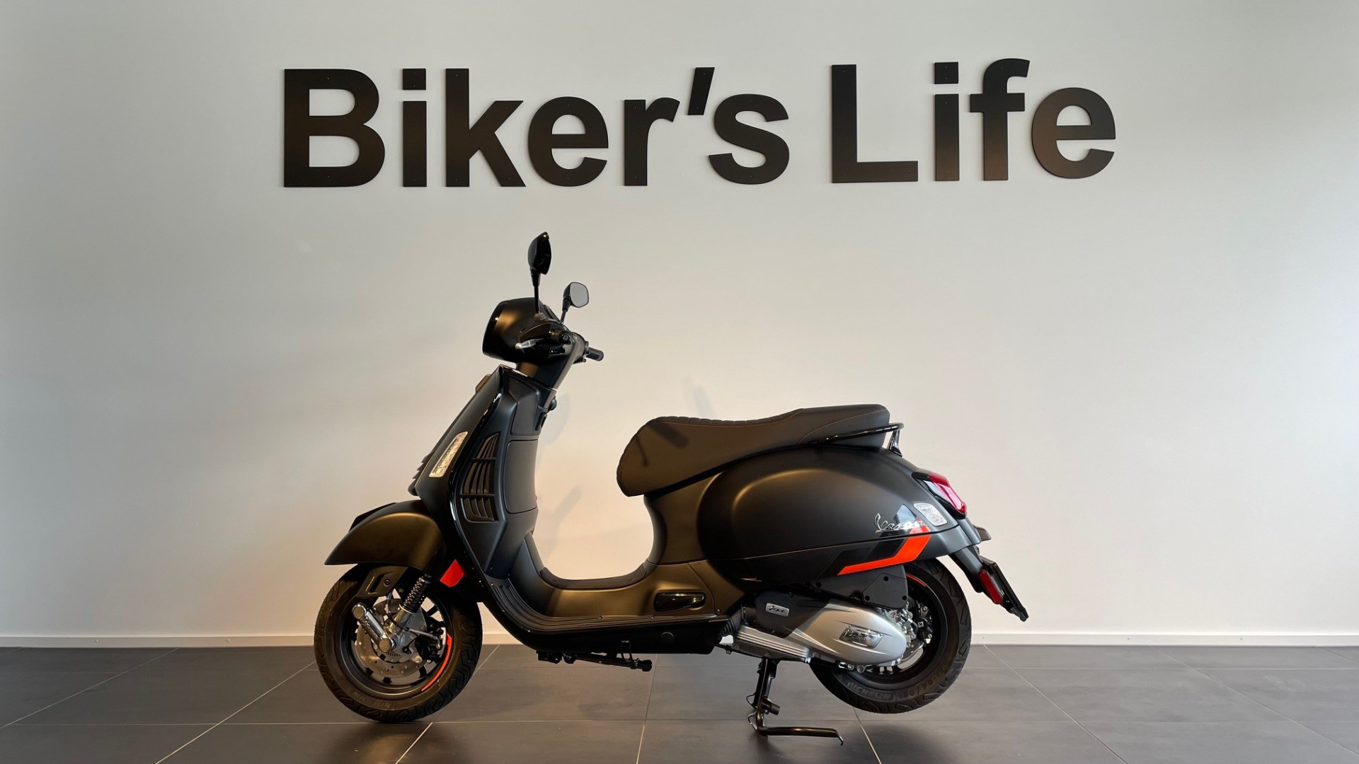 PIAGGIO Vespa GTS 125 Super Sport-image-1